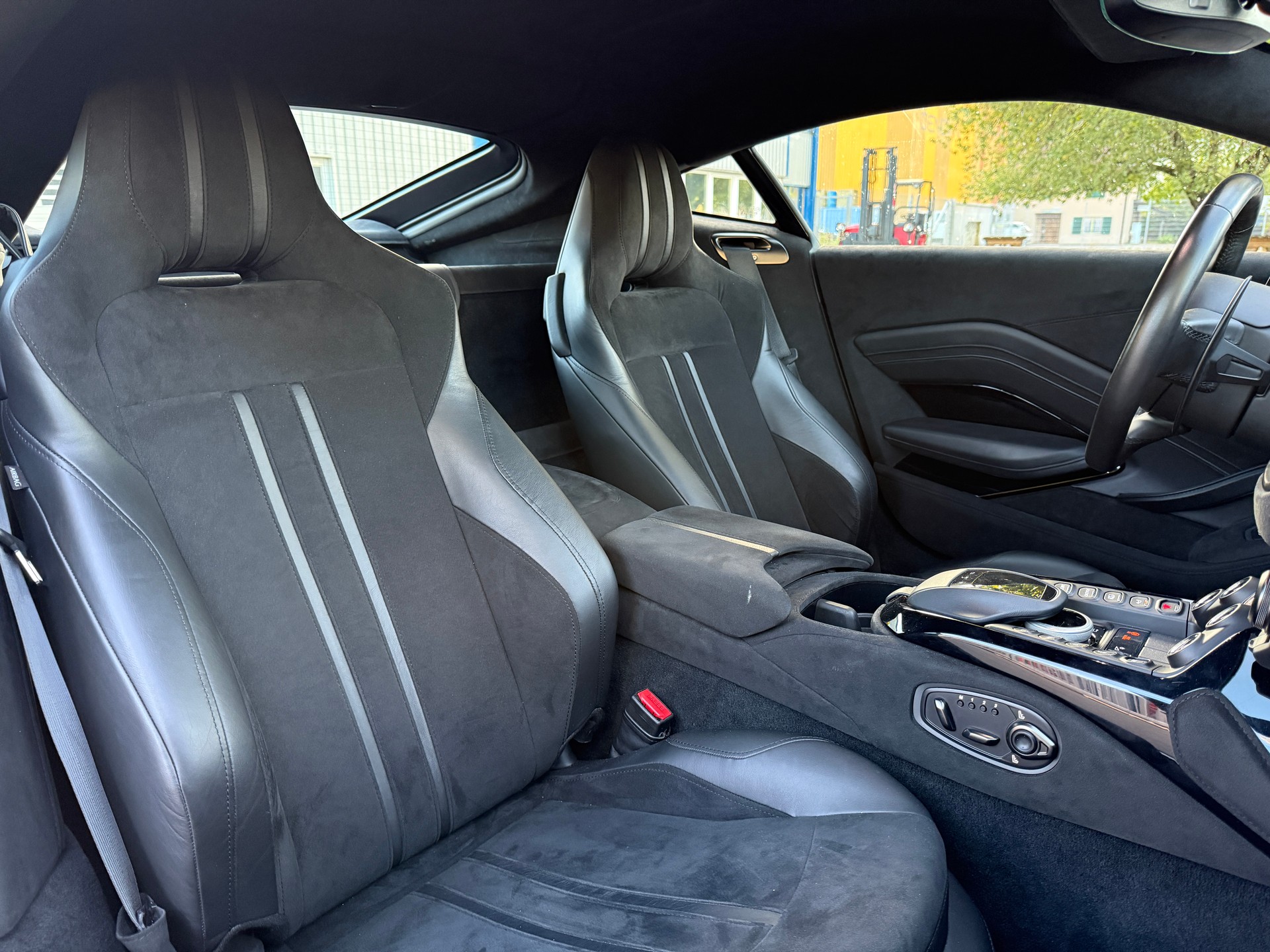 ASTON MARTIN V8 Vantage 4.0 Coupé-image-14