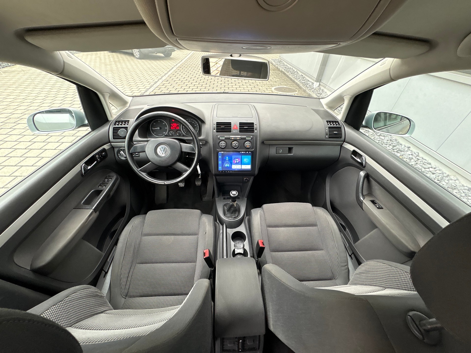 VW Touran 2.0 TDI Trendline-image-12
