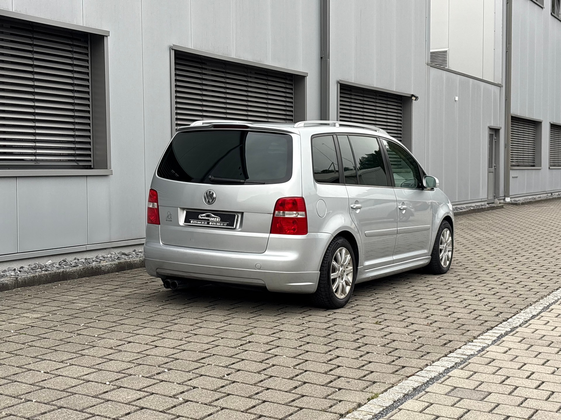 VW Touran 2.0 TDI Trendline-image-8