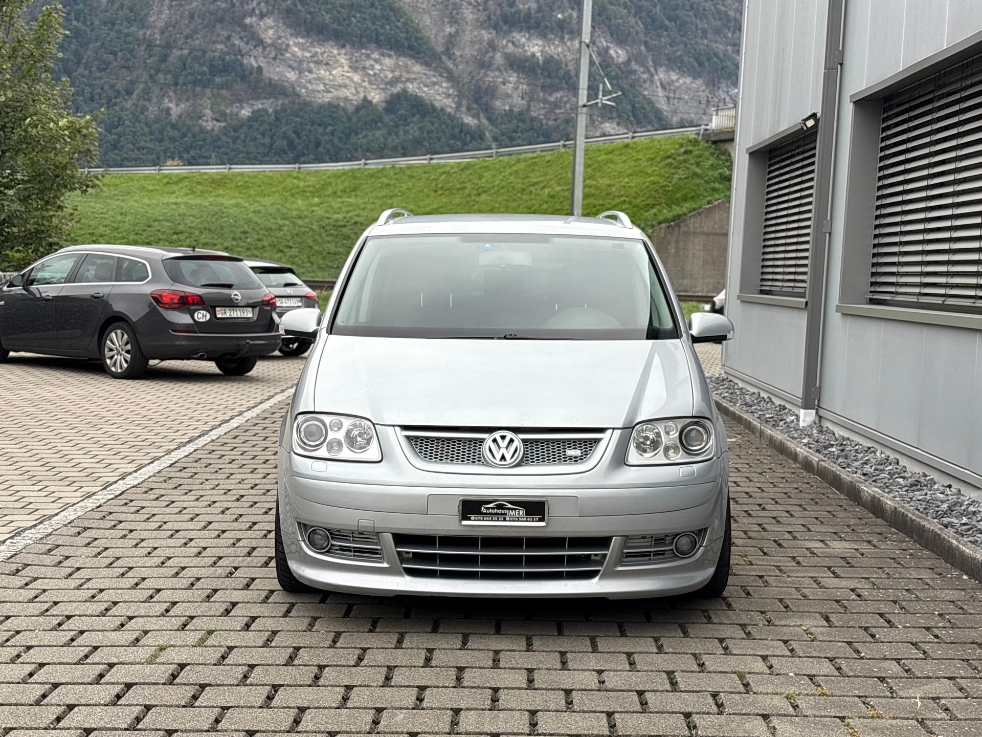 VW Touran 2.0 TDI Trendline-image-2