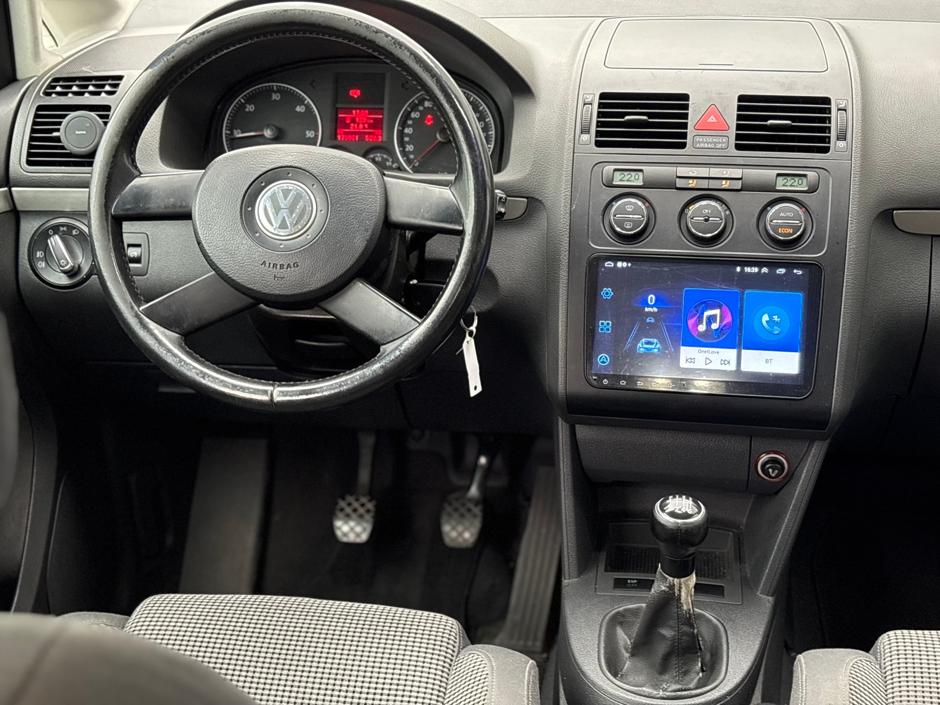VW Touran 2.0 TDI Trendline-image-11