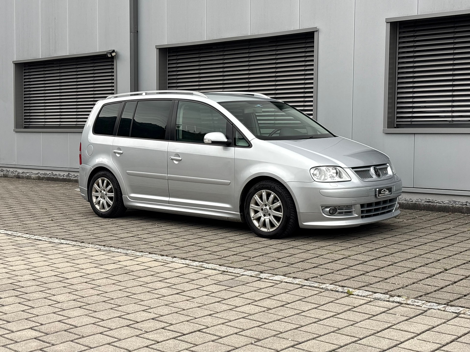 VW Touran 2.0 TDI Trendline-image-4