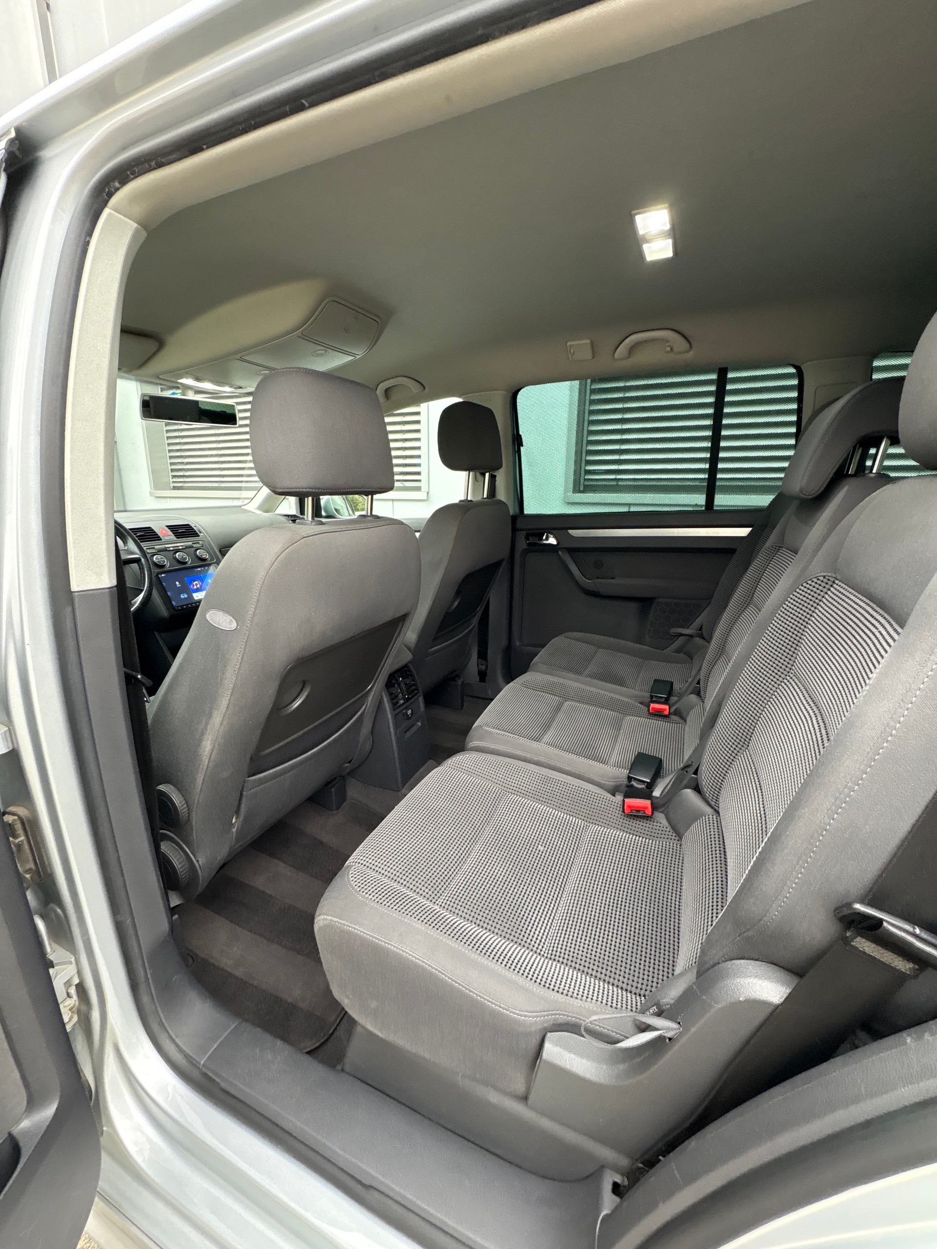 VW Touran 2.0 TDI Trendline-image-13