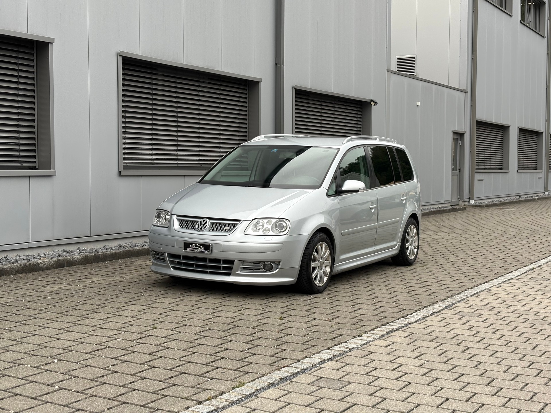 VW Touran 2.0 TDI Trendline-image-1
