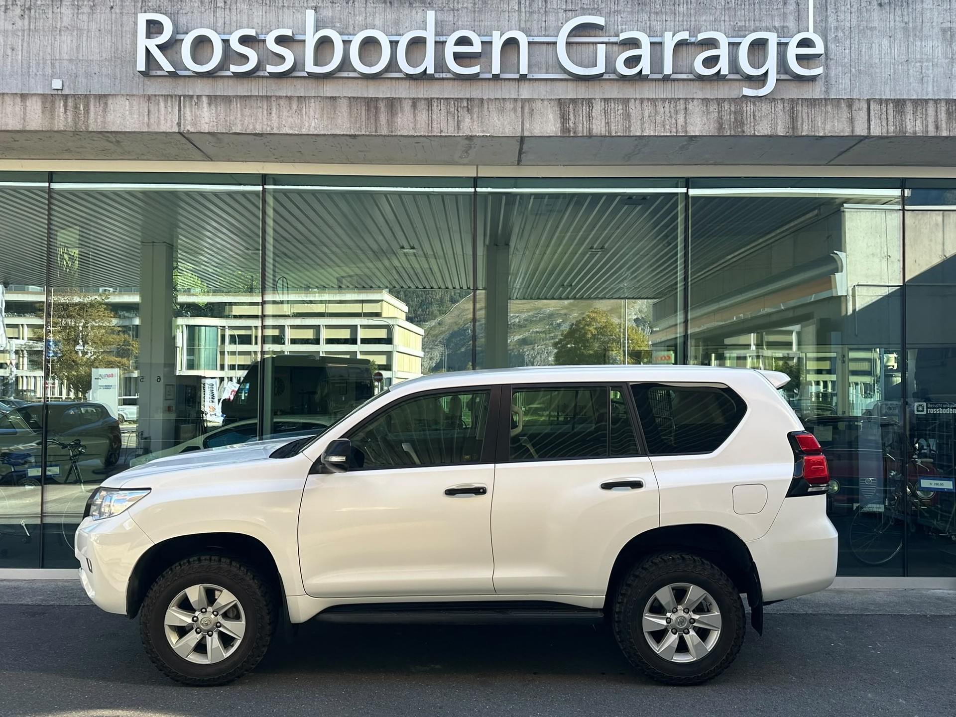 TOYOTA Land Cruiser 2.8TD Comfort Automatic-image-0