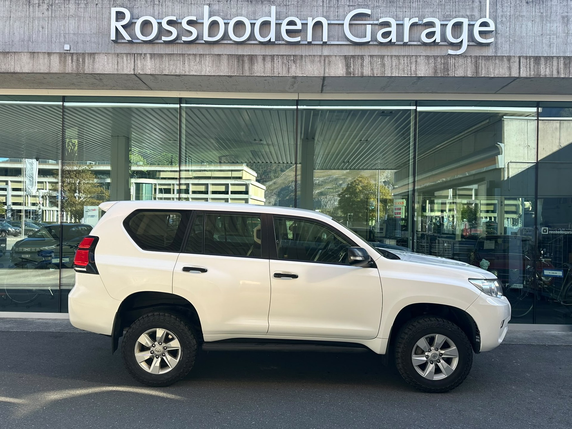 TOYOTA Land Cruiser 2.8TD Comfort Automatic-image-1