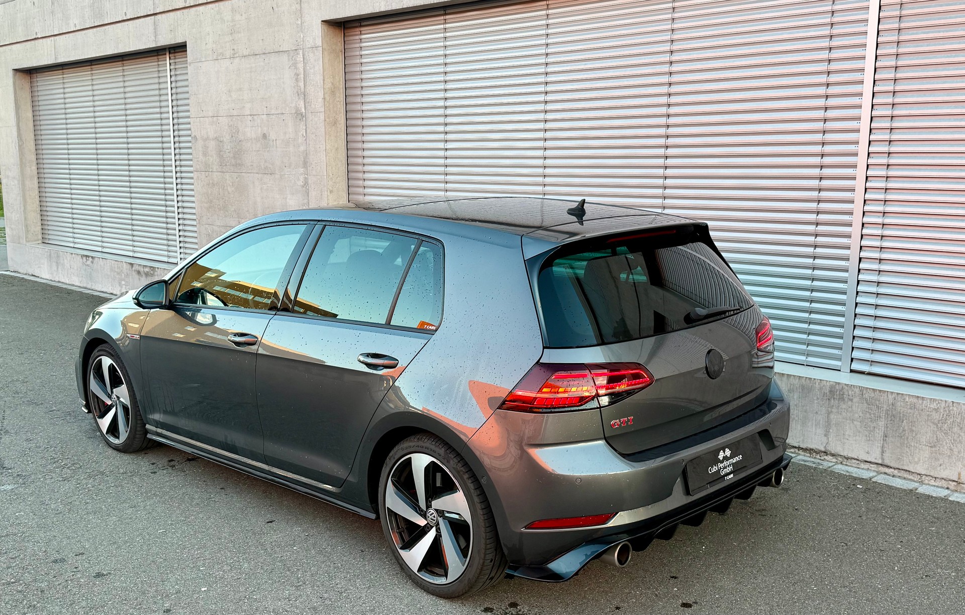 VW Golf 2.0 TSI GTI Performance-image-2
