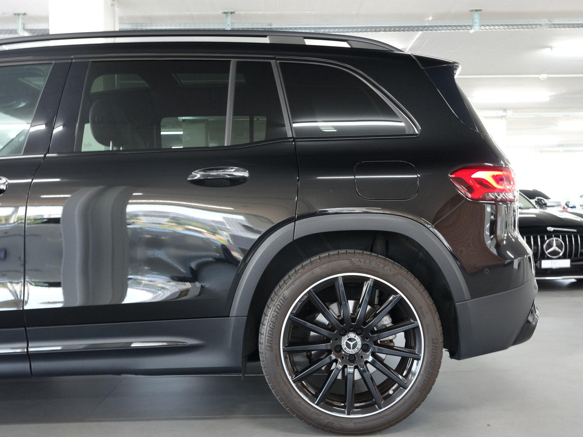 MERCEDES-BENZ GLB 250 4Matic AMG Line 8G-Tronic *360 Kamera* *Burmester* *Panorama*-image-14