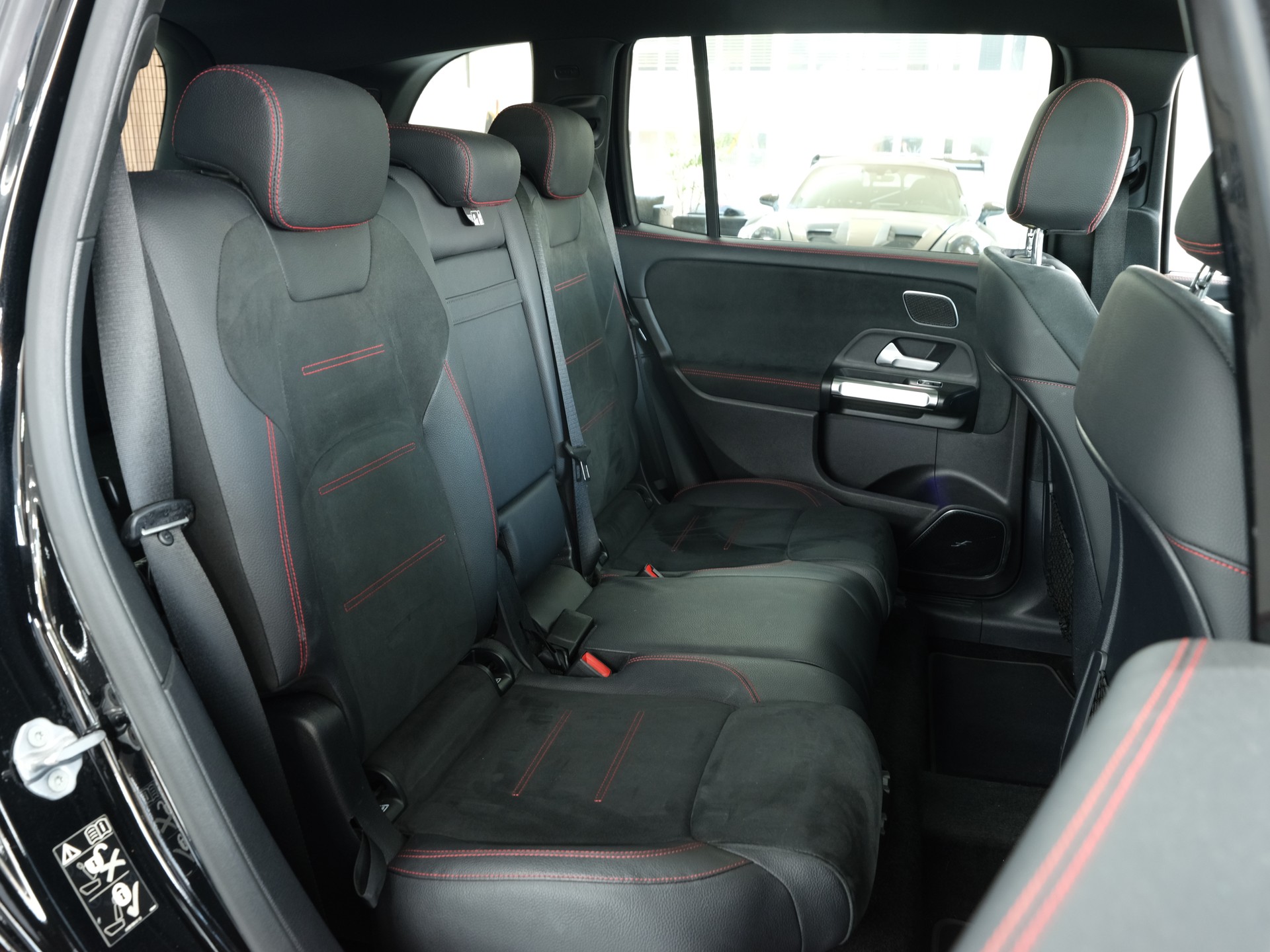 MERCEDES-BENZ GLB 250 4Matic AMG Line 8G-Tronic *360 Kamera* *Burmester* *Panorama*-image-26