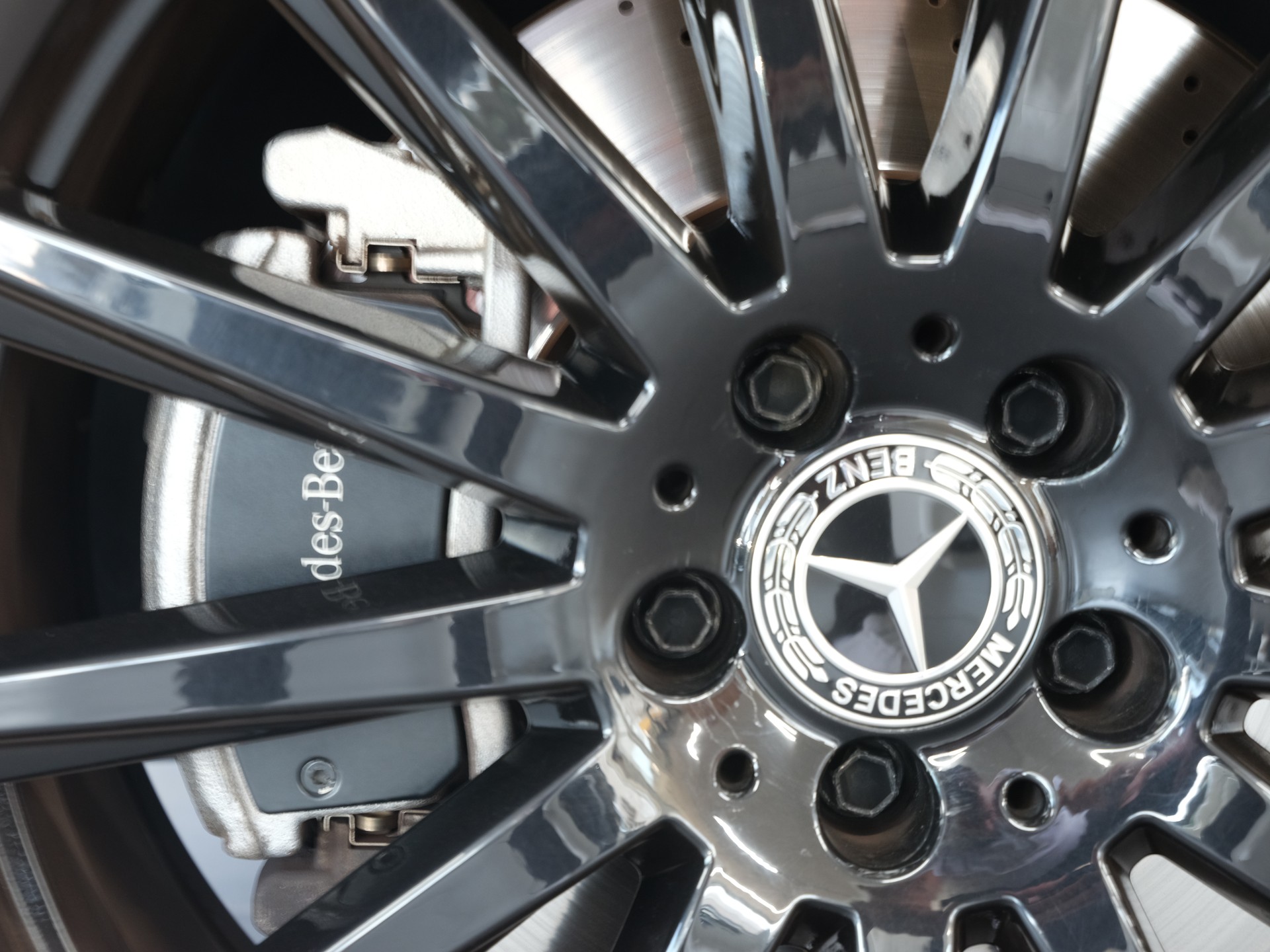 MERCEDES-BENZ GLB 250 4Matic AMG Line 8G-Tronic *360 Kamera* *Burmester* *Panorama*-image-13
