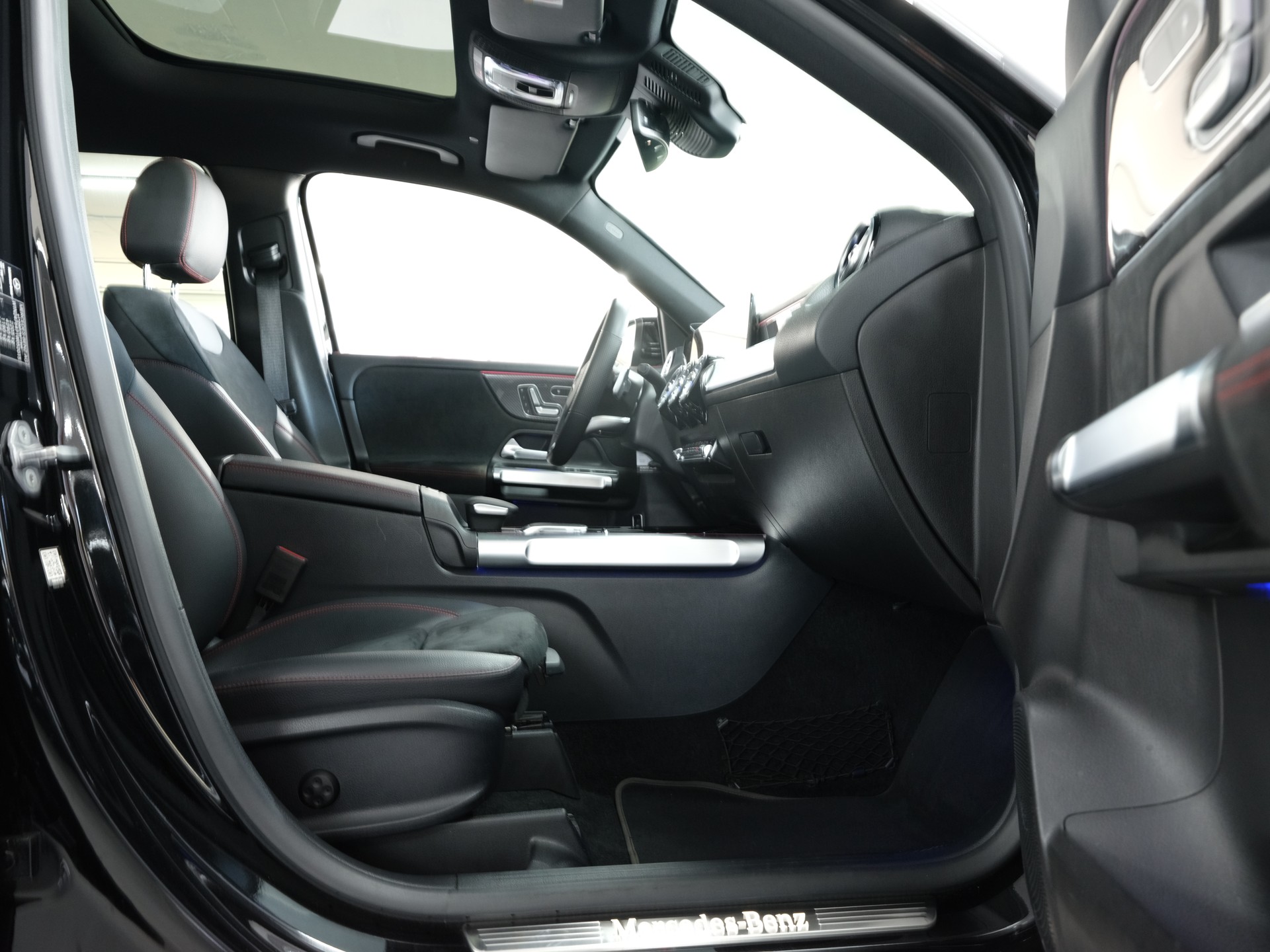 MERCEDES-BENZ GLB 250 4Matic AMG Line 8G-Tronic *360 Kamera* *Burmester* *Panorama*-image-29