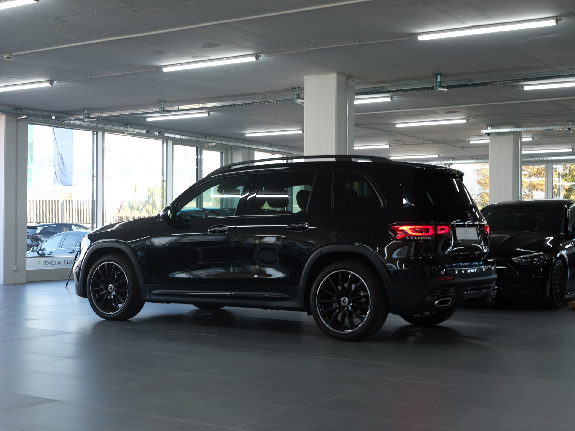 MERCEDES-BENZ GLB 250 4Matic AMG Line 8G-Tronic *360 Kamera* *Burmester* *Panorama*-image-18