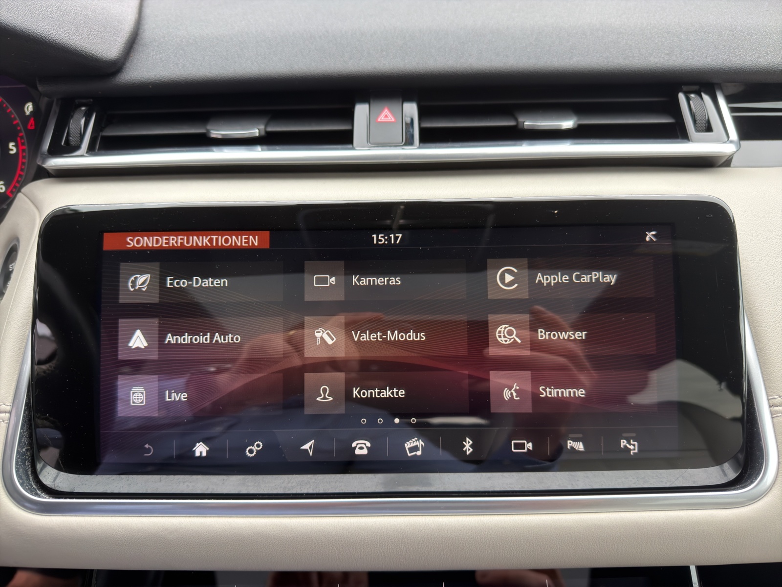 LAND ROVER Range Rover Velar 2.0 D 240 R-Dynamic SE / Leder-Pano-LED-ACC-AHK-image-15