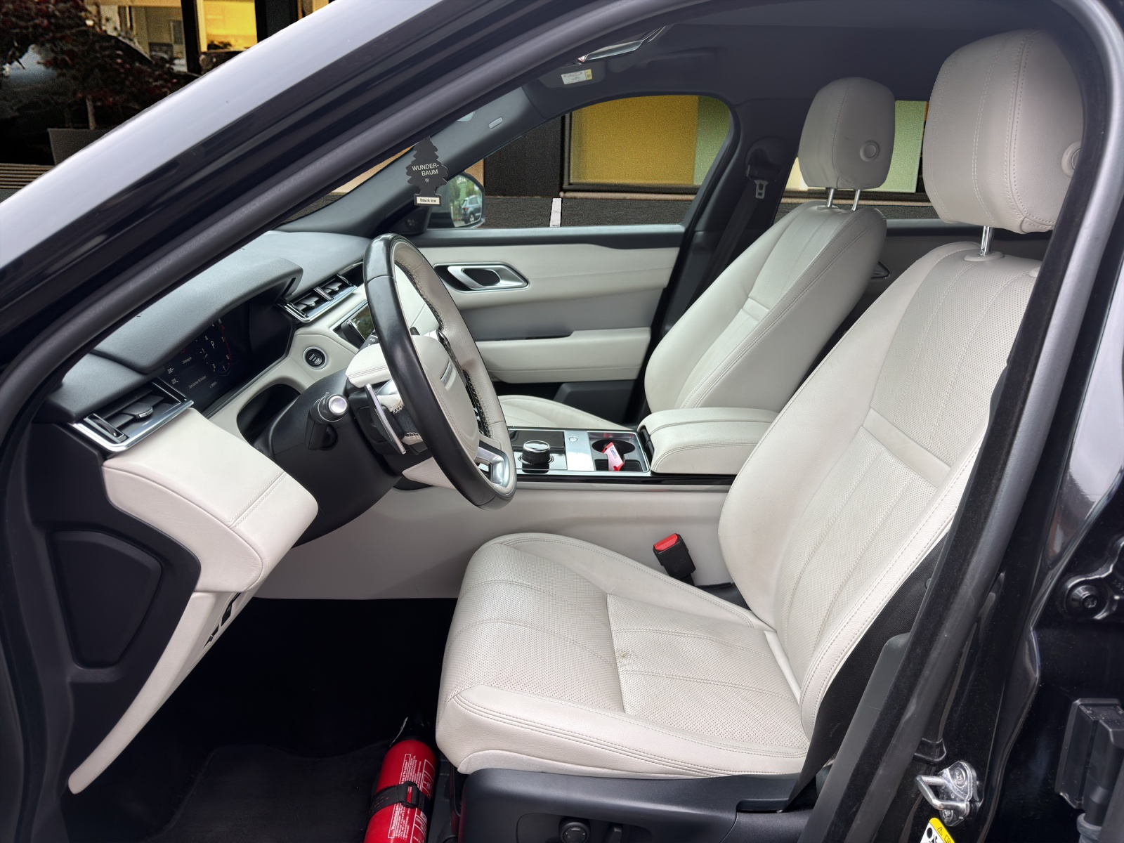LAND ROVER Range Rover Velar 2.0 D 240 R-Dynamic SE / Leder-Pano-LED-ACC-AHK-image-8