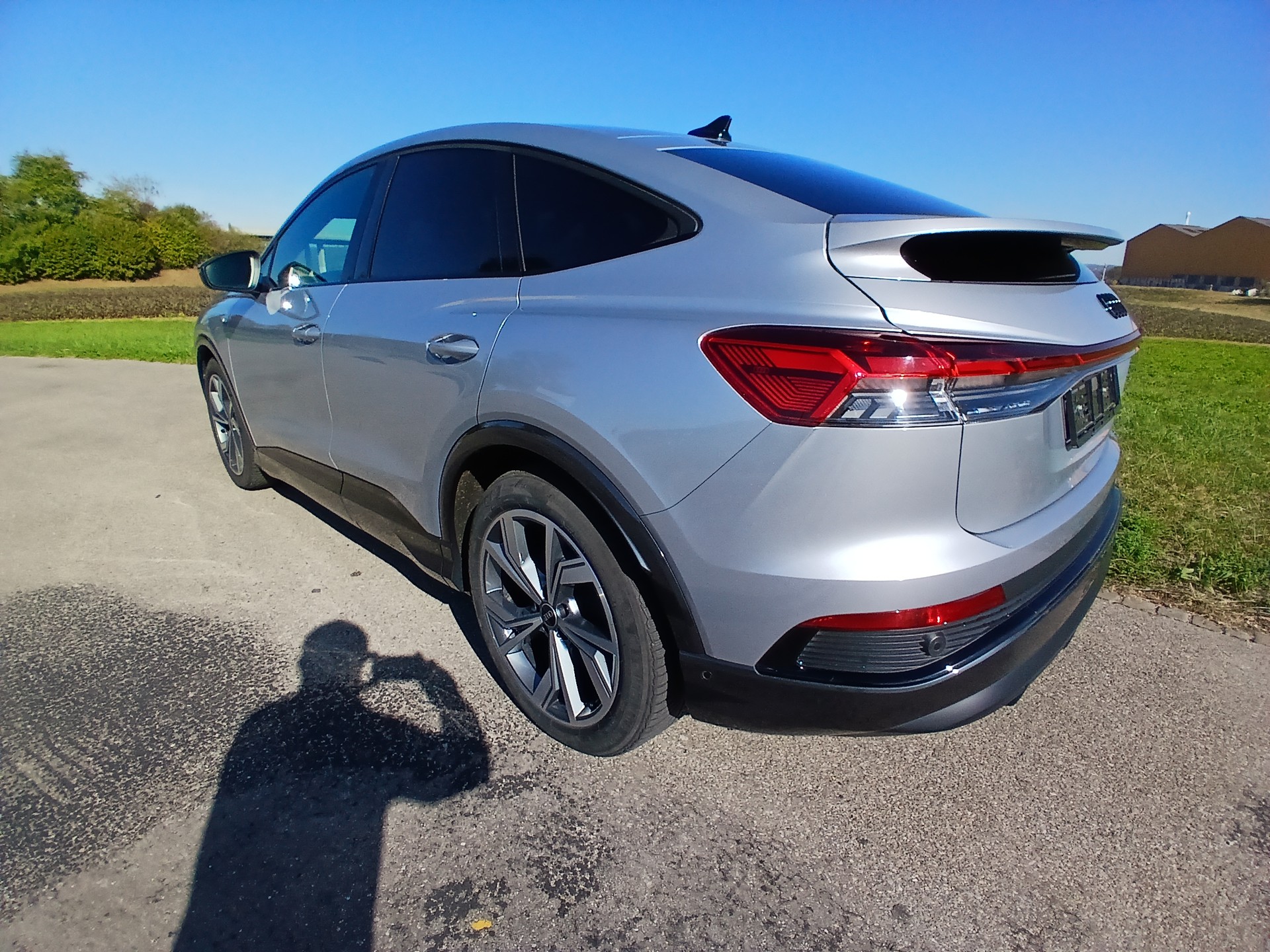 AUDI Q4 Sportback e-tron 35 S-Line-image-2