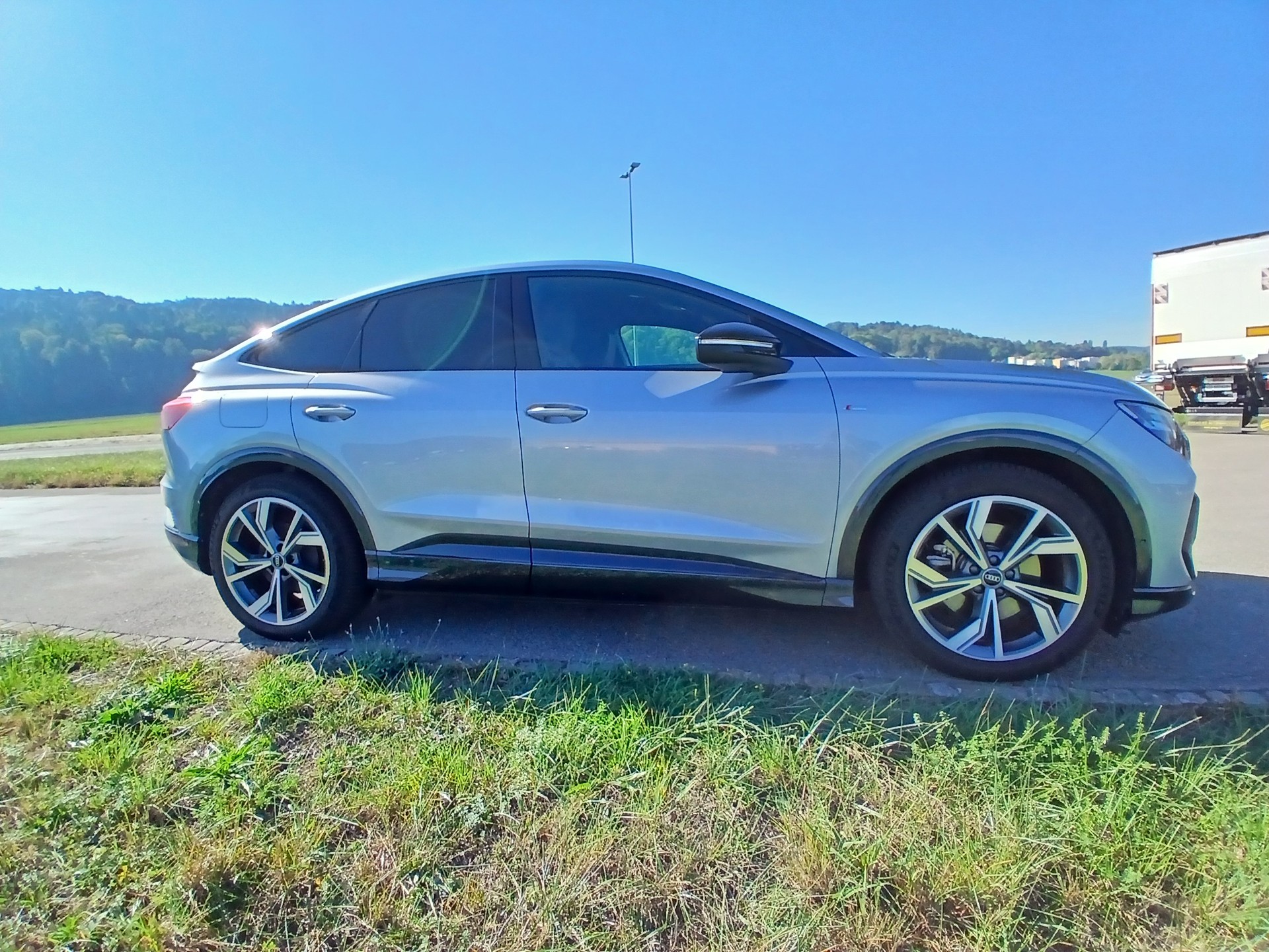 AUDI Q4 Sportback e-tron 35 S-Line-image-5