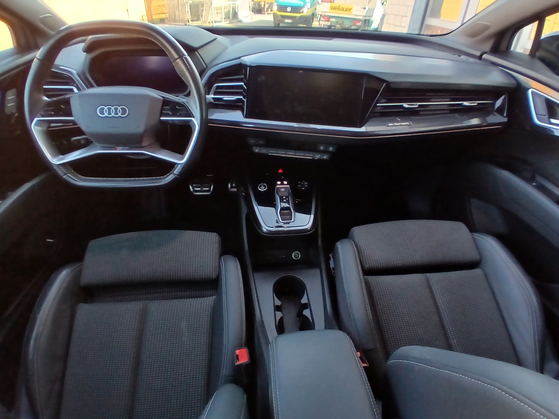 AUDI Q4 Sportback e-tron 35 S-Line-image-10