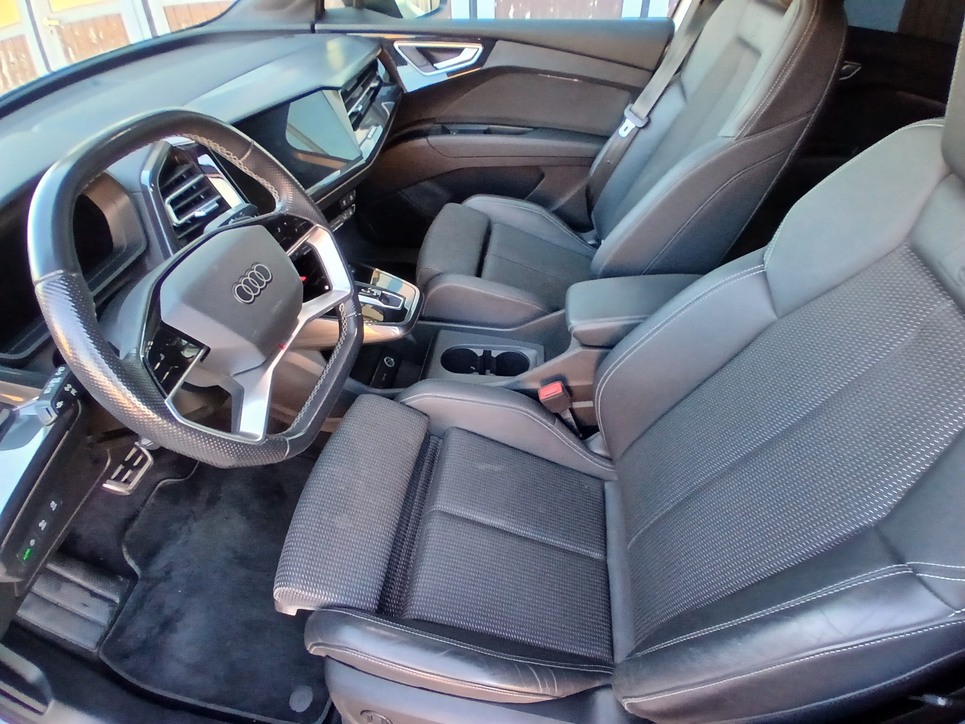 AUDI Q4 Sportback e-tron 35 S-Line-image-8