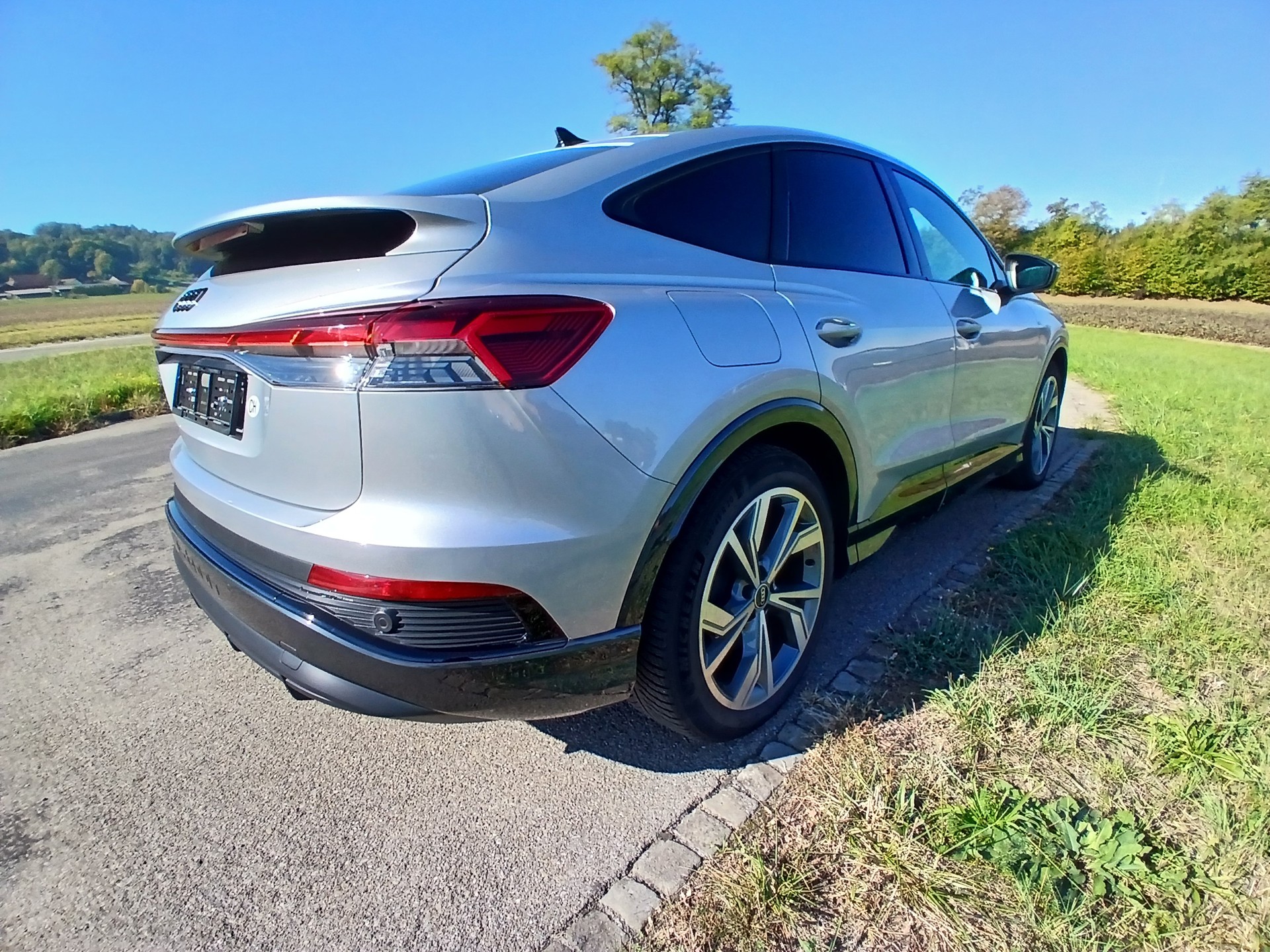 AUDI Q4 Sportback e-tron 35 S-Line-image-4
