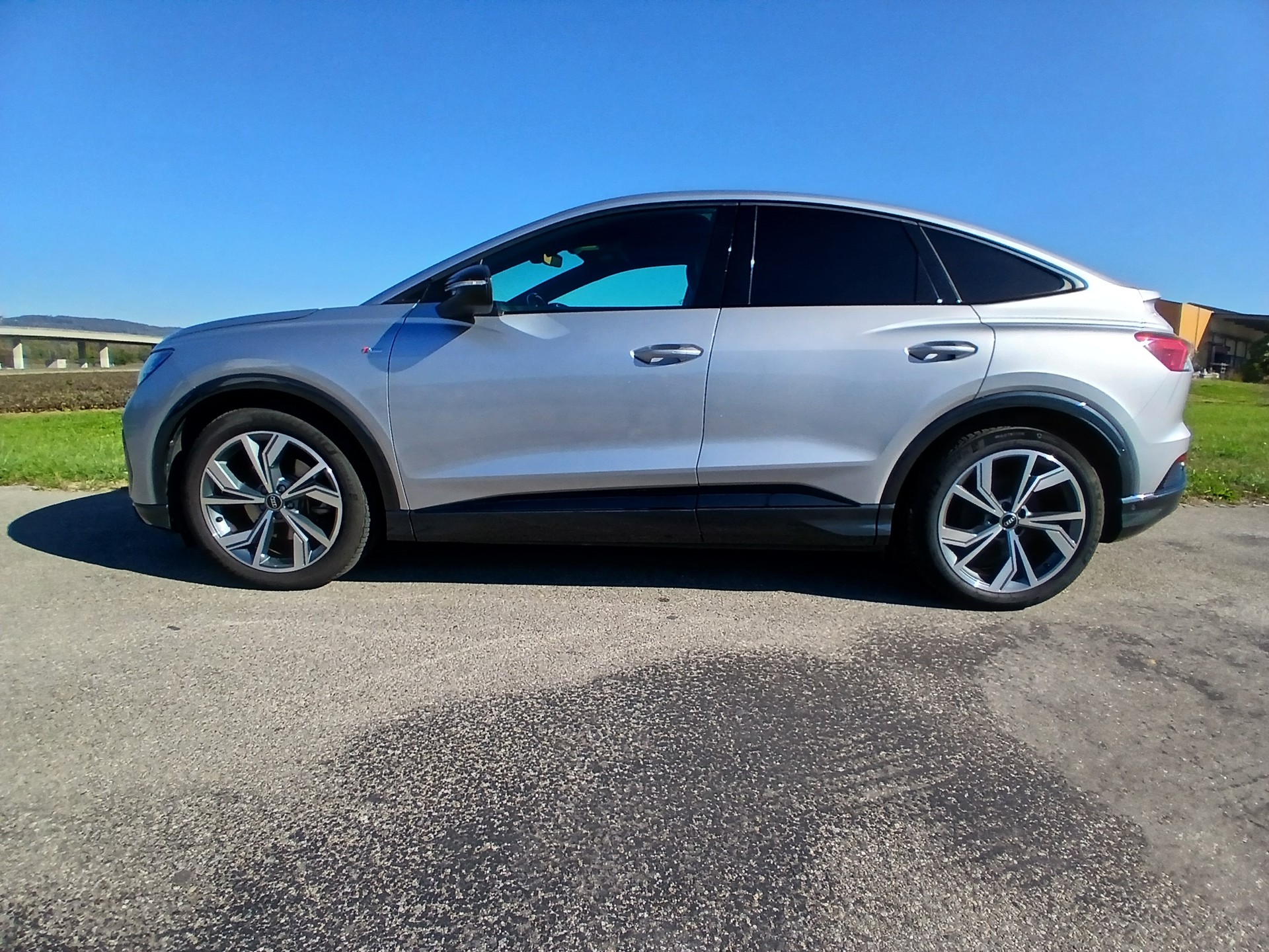 AUDI Q4 Sportback e-tron 35 S-Line-image-1