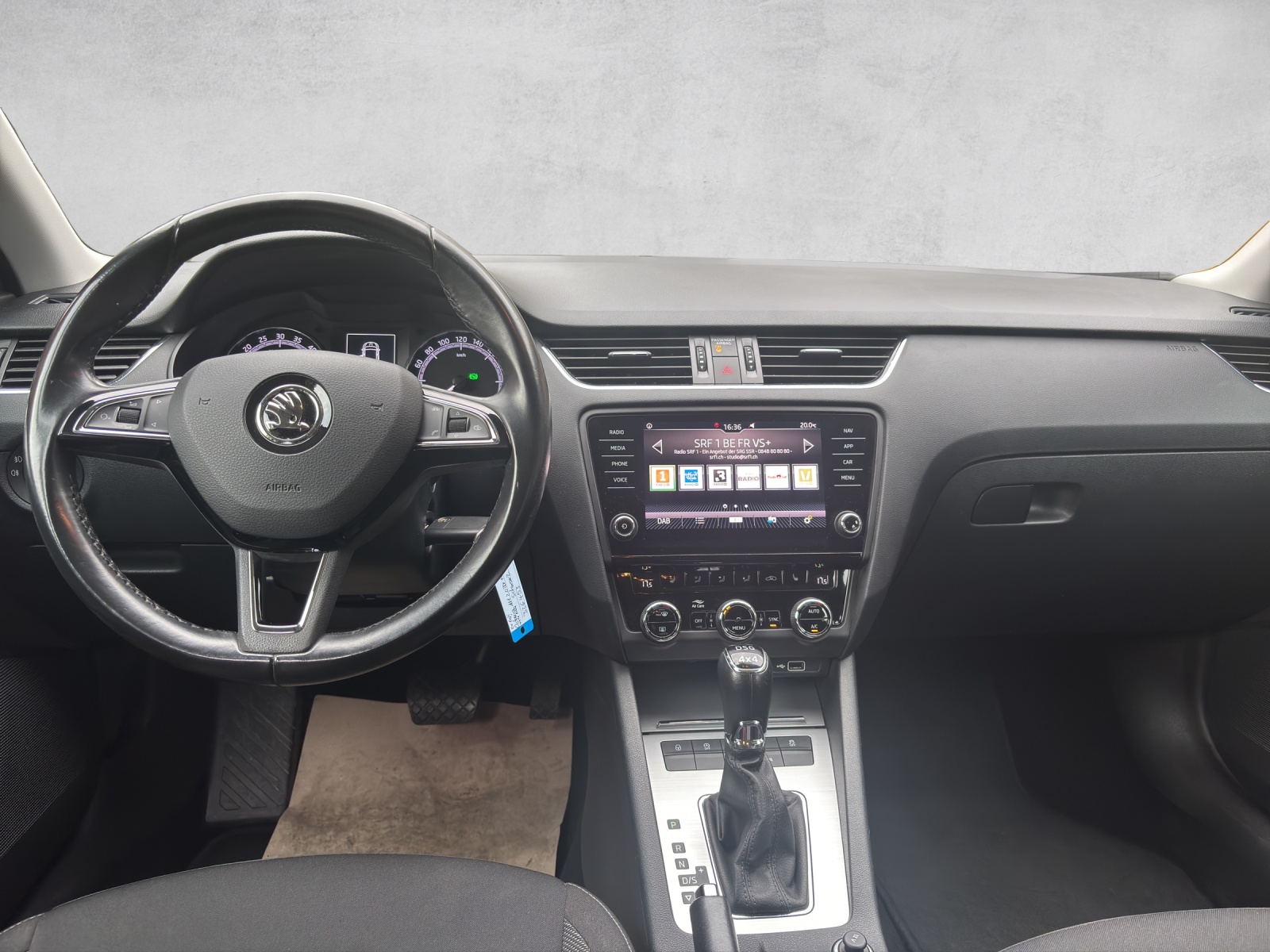 SKODA Octavia Combi 2.0 TDI Ambition 4x4-image-11