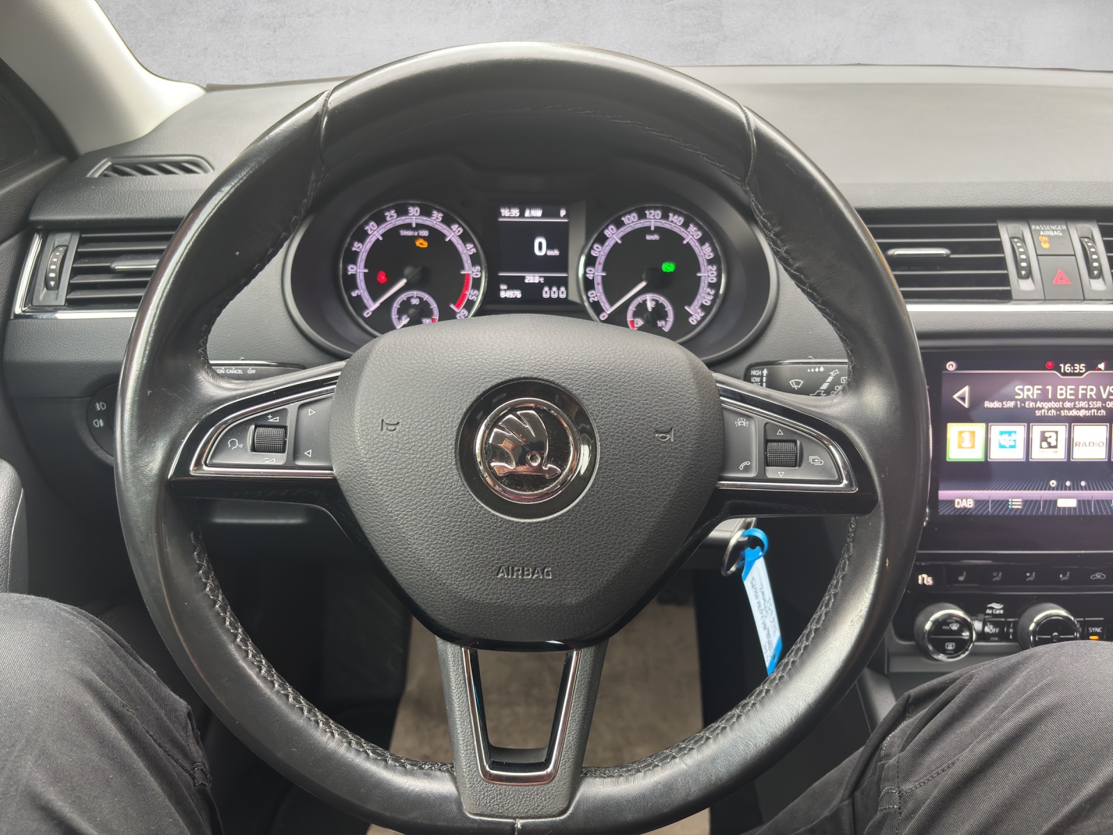 SKODA Octavia Combi 2.0 TDI Ambition 4x4-image-10