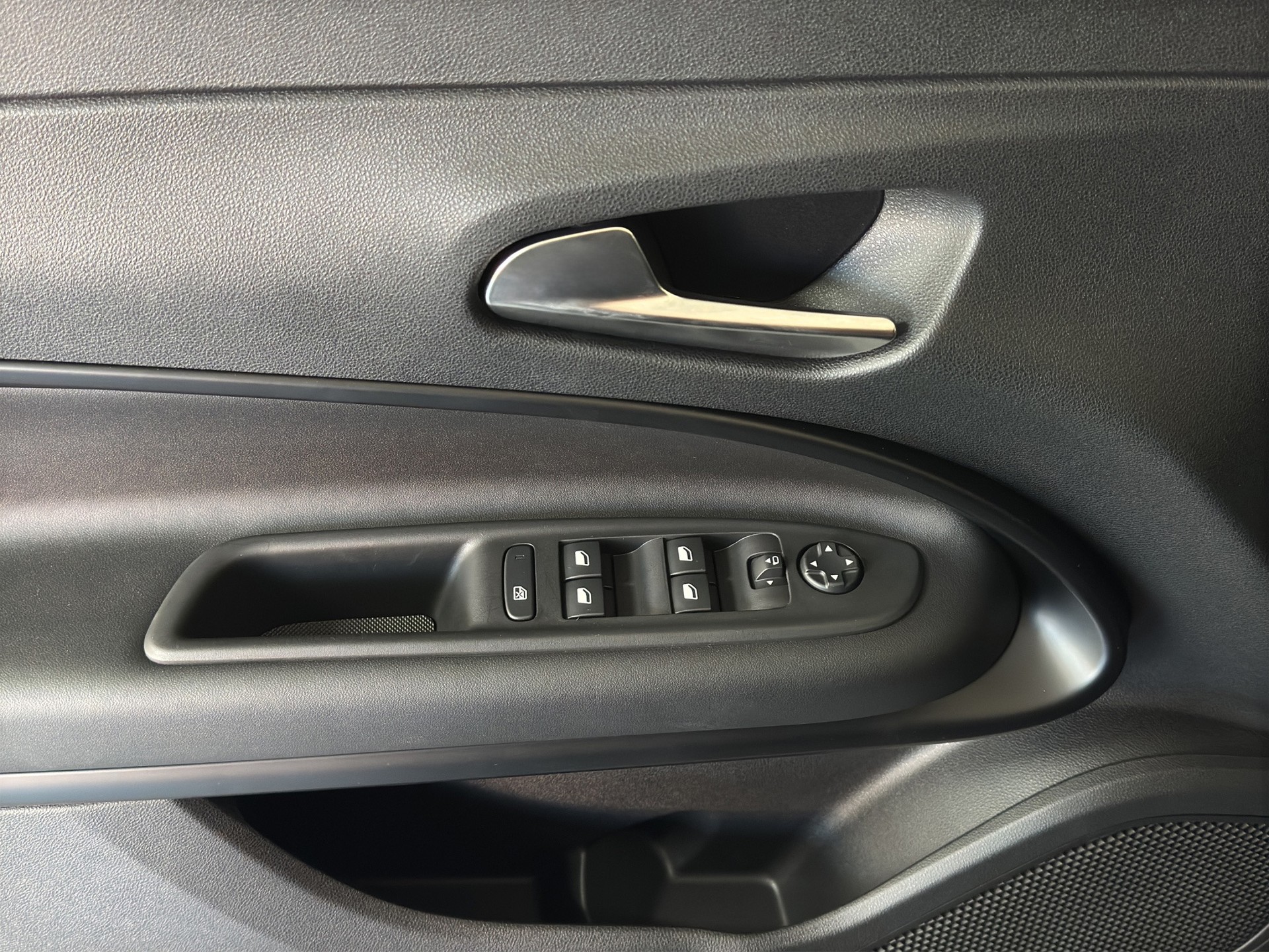 ALFA ROMEO Junior 1.2 48V Hybrid Corsa-Speciale "Sabelt Sportsitze-Pack Tech/Matrix"-image-10