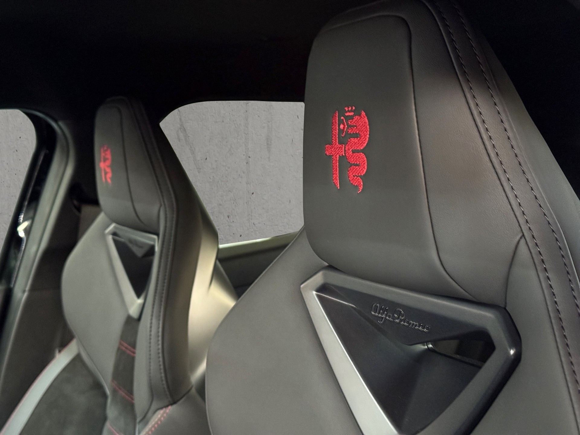 ALFA ROMEO Junior 1.2 48V Hybrid Corsa-Speciale "Sabelt Sportsitze-Pack Tech/Matrix"-image-8