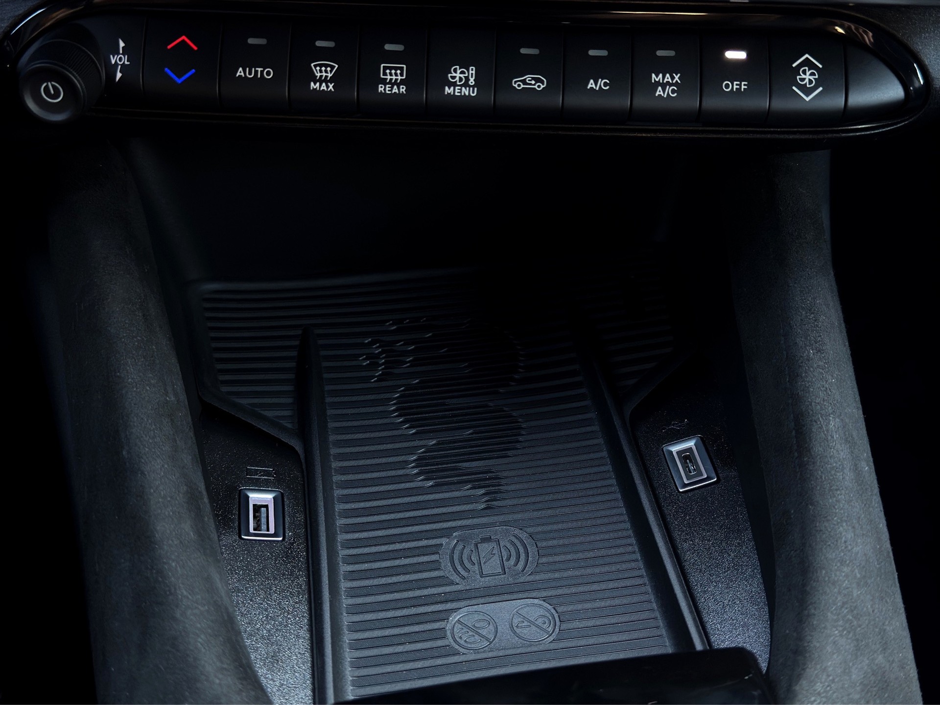 ALFA ROMEO Junior 1.2 48V Hybrid Corsa-Speciale "Sabelt Sportsitze-Pack Tech/Matrix"-image-16