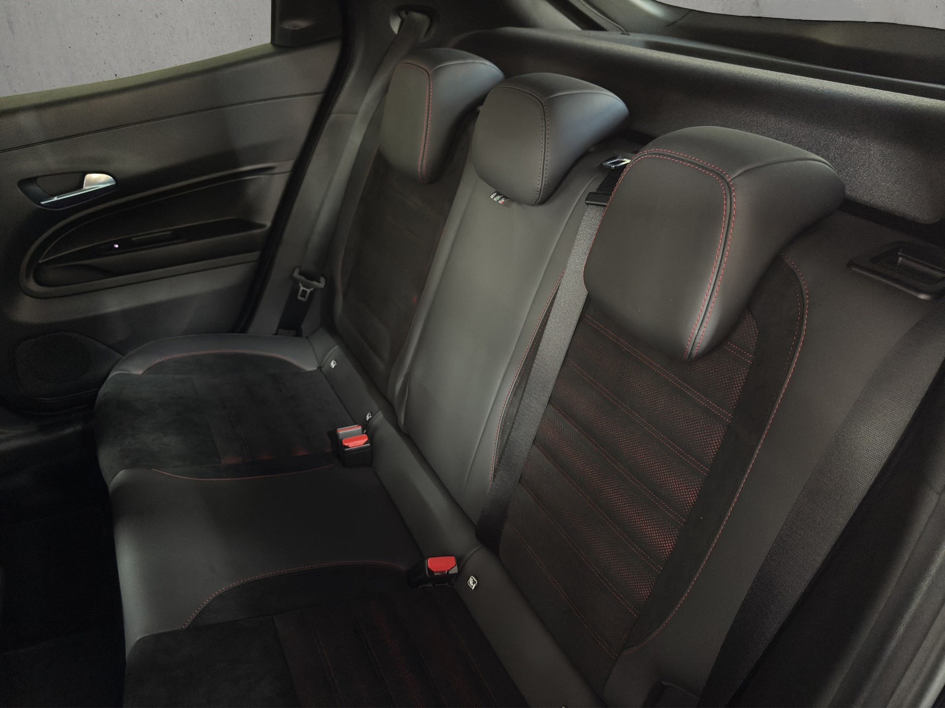 ALFA ROMEO Junior 1.2 48V Hybrid Corsa-Speciale "Sabelt Sportsitze-Pack Tech/Matrix"-image-11