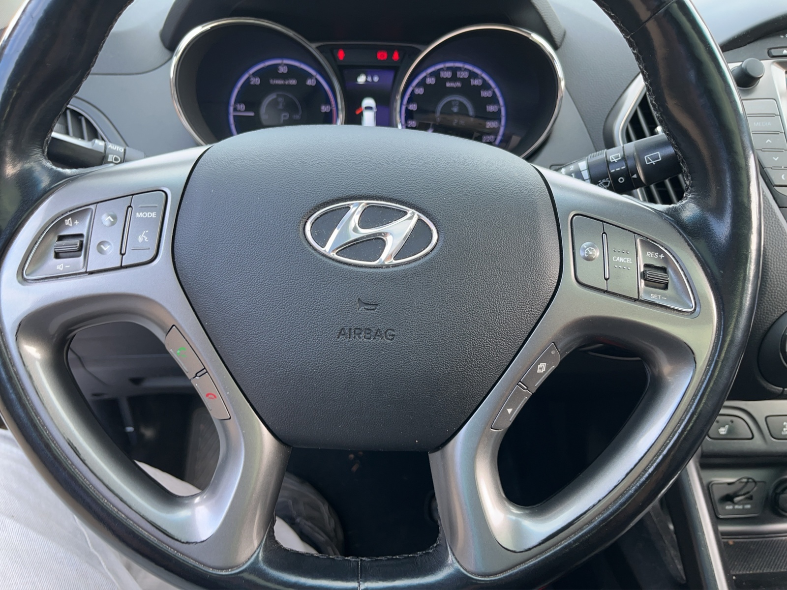HYUNDAI iX 35 2.0 CRDi Vertex 4WD Automatic-image-9