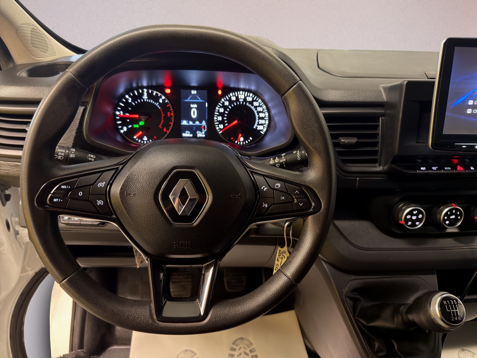 RENAULT RENAULT Trafic 2.0 Blue dCi 150 Advance L2H2 EN-image-9