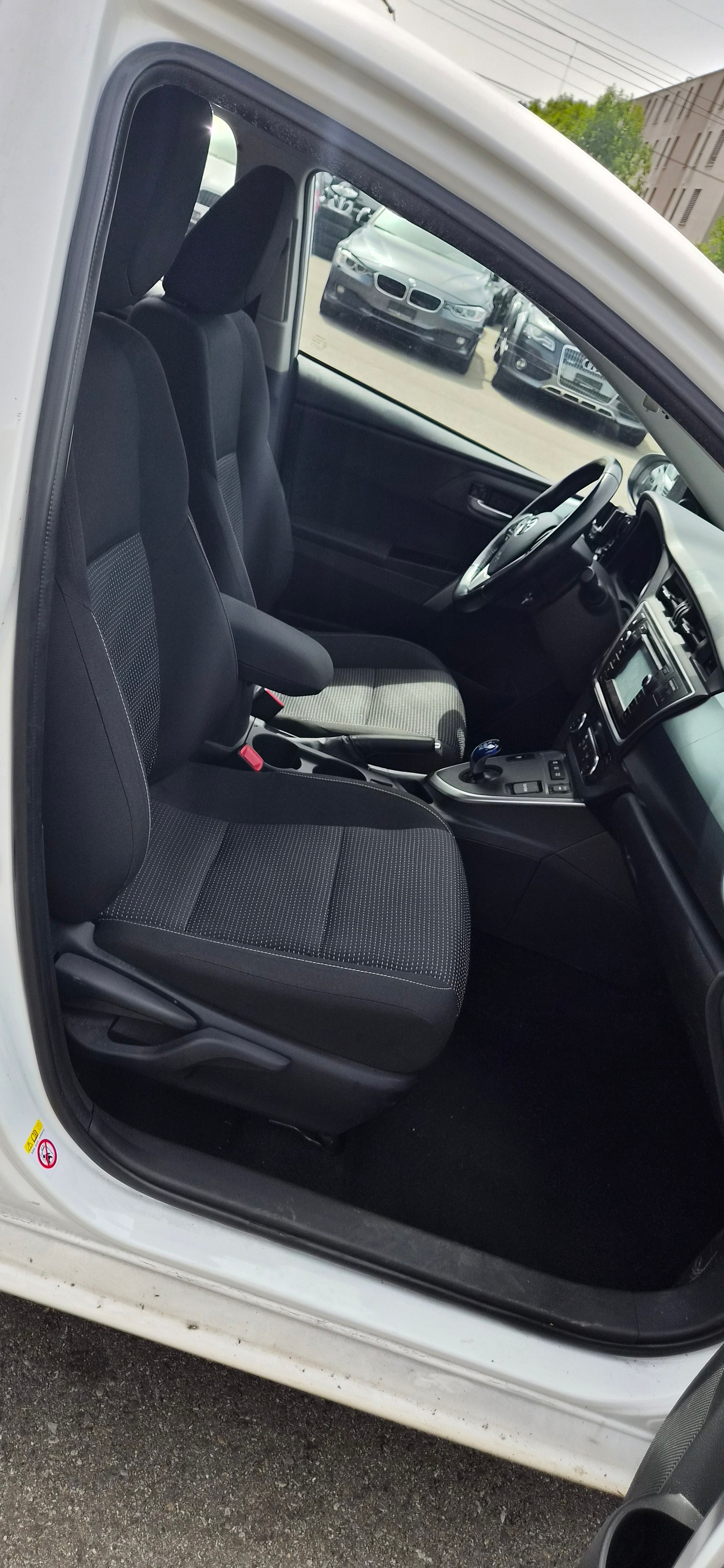 TOYOTA Auris 1.8 16V HSD Linea Luna-image-14