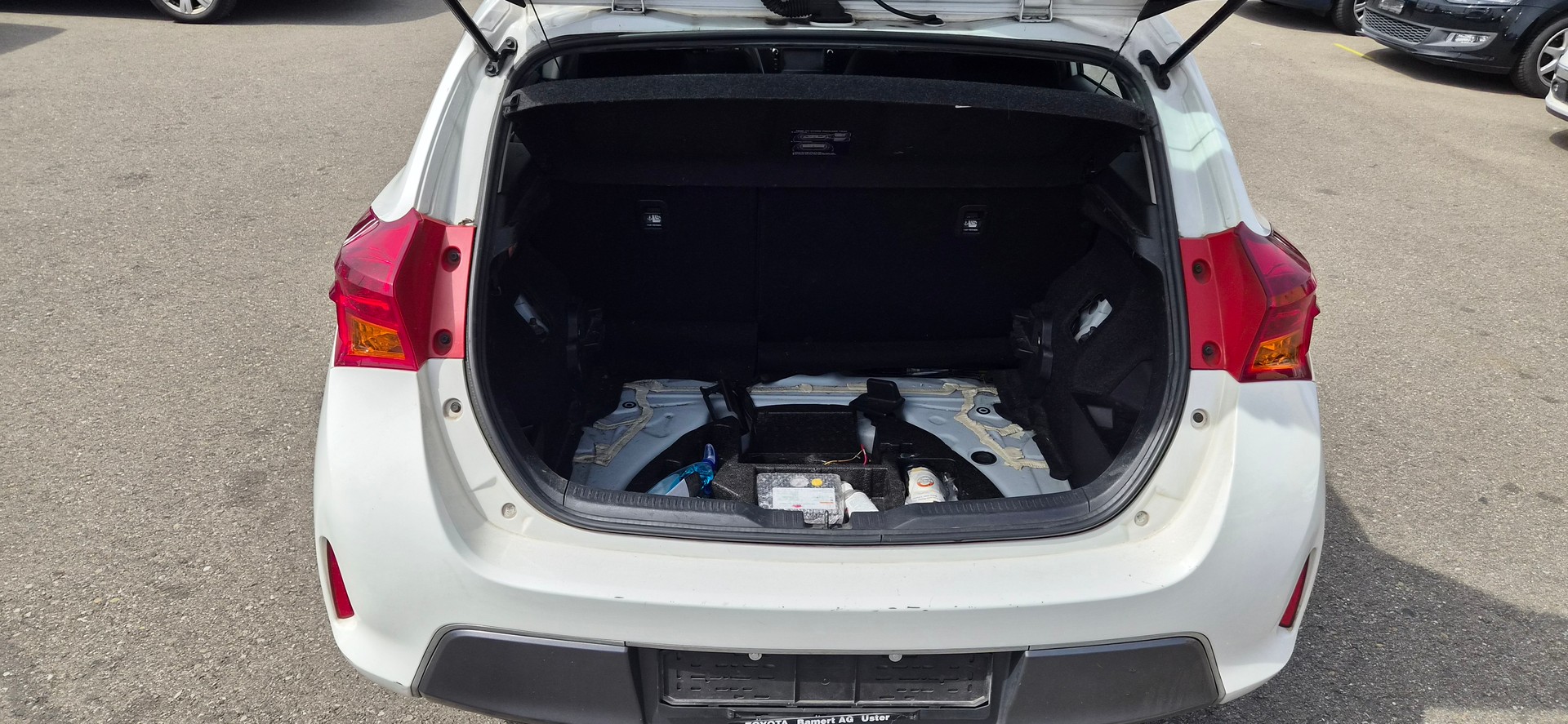 TOYOTA Auris 1.8 16V HSD Linea Luna-image-13