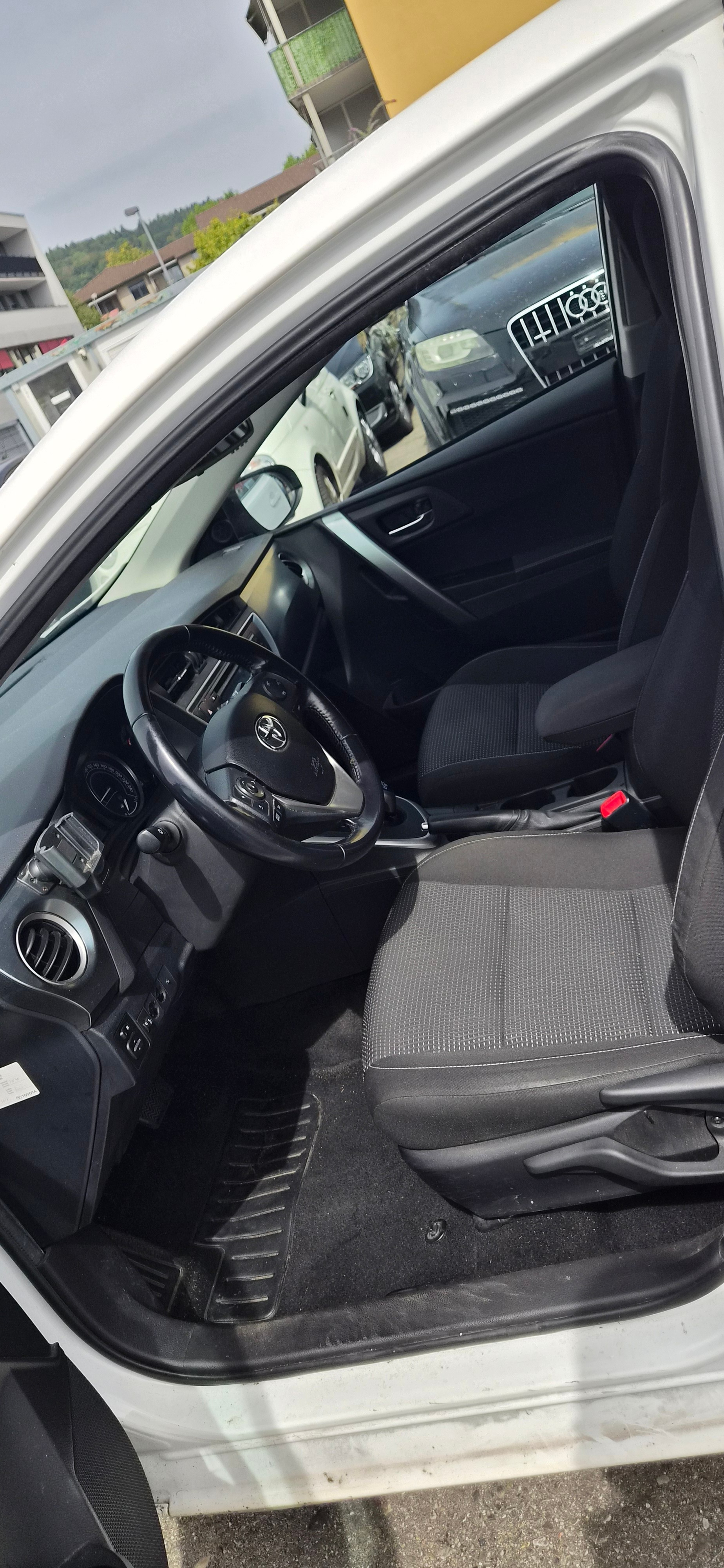 TOYOTA Auris 1.8 16V HSD Linea Luna-image-11