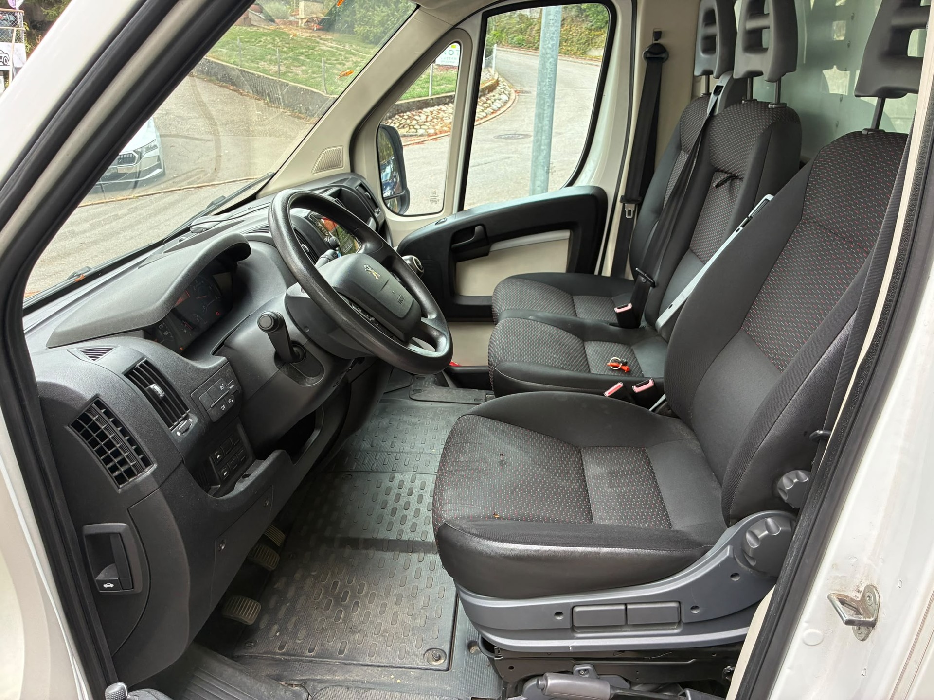 PEUGEOT Boxer 2.2 HDI 335 Active L3-image-18
