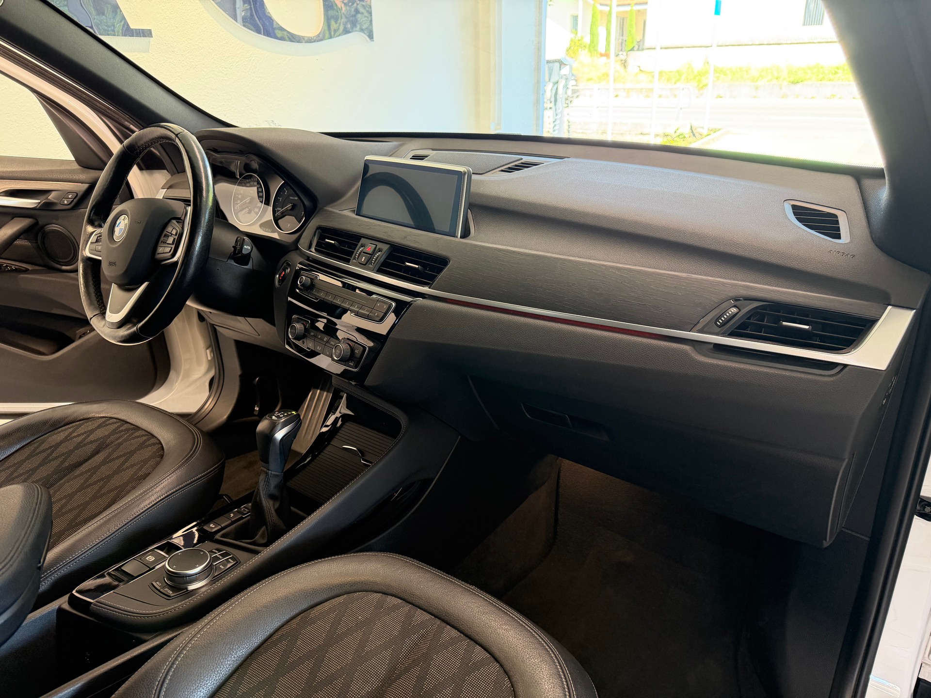 BMW X1 xDrive 25i xLine Steptronic-image-6