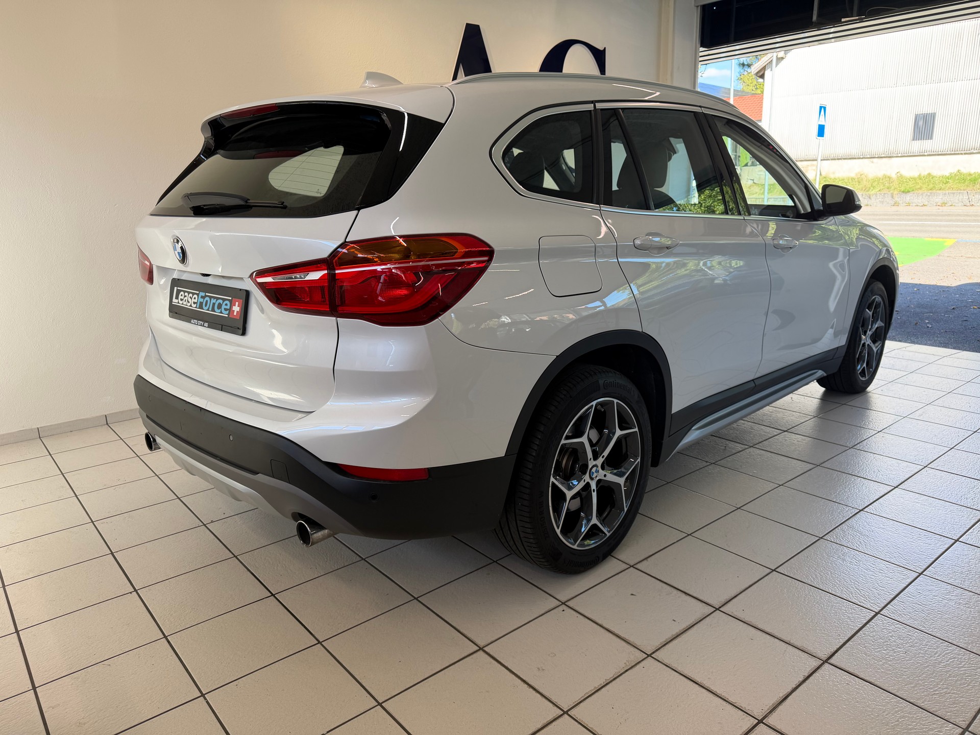 BMW X1 xDrive 25i xLine Steptronic-image-1