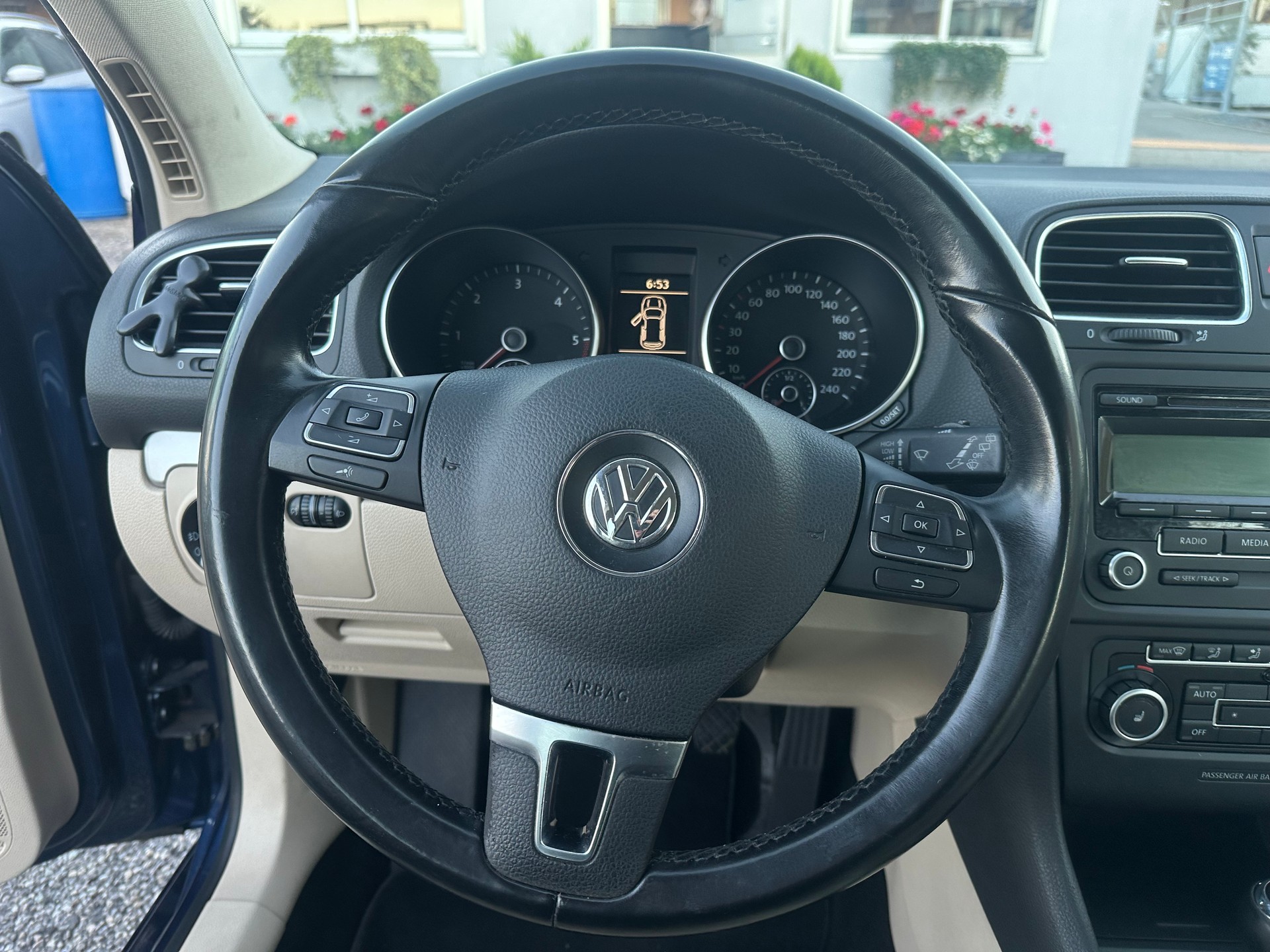 VW Golf 2.0 TDI 4Motion-image-10