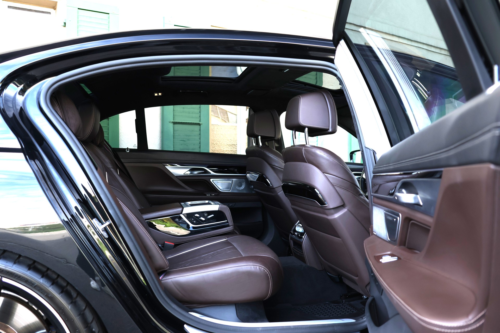 BMW M760Li xDrive Sport Getriebe BMW M760Li xDrive | Bowers & Wilkins | Sky Lounge | Massage-image-10