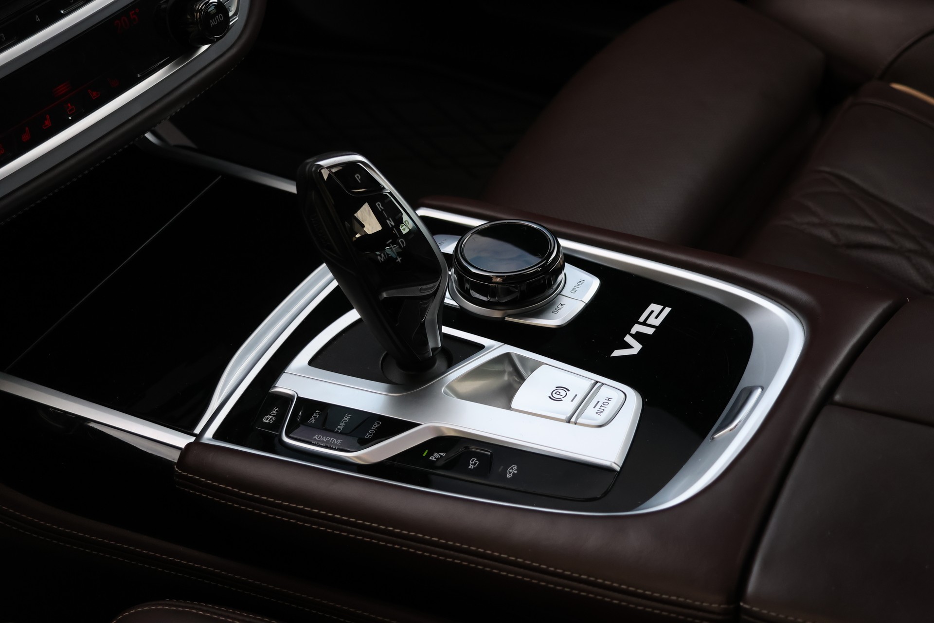 BMW M760Li xDrive Sport Getriebe BMW M760Li xDrive | Bowers & Wilkins | Sky Lounge | Massage-image-13