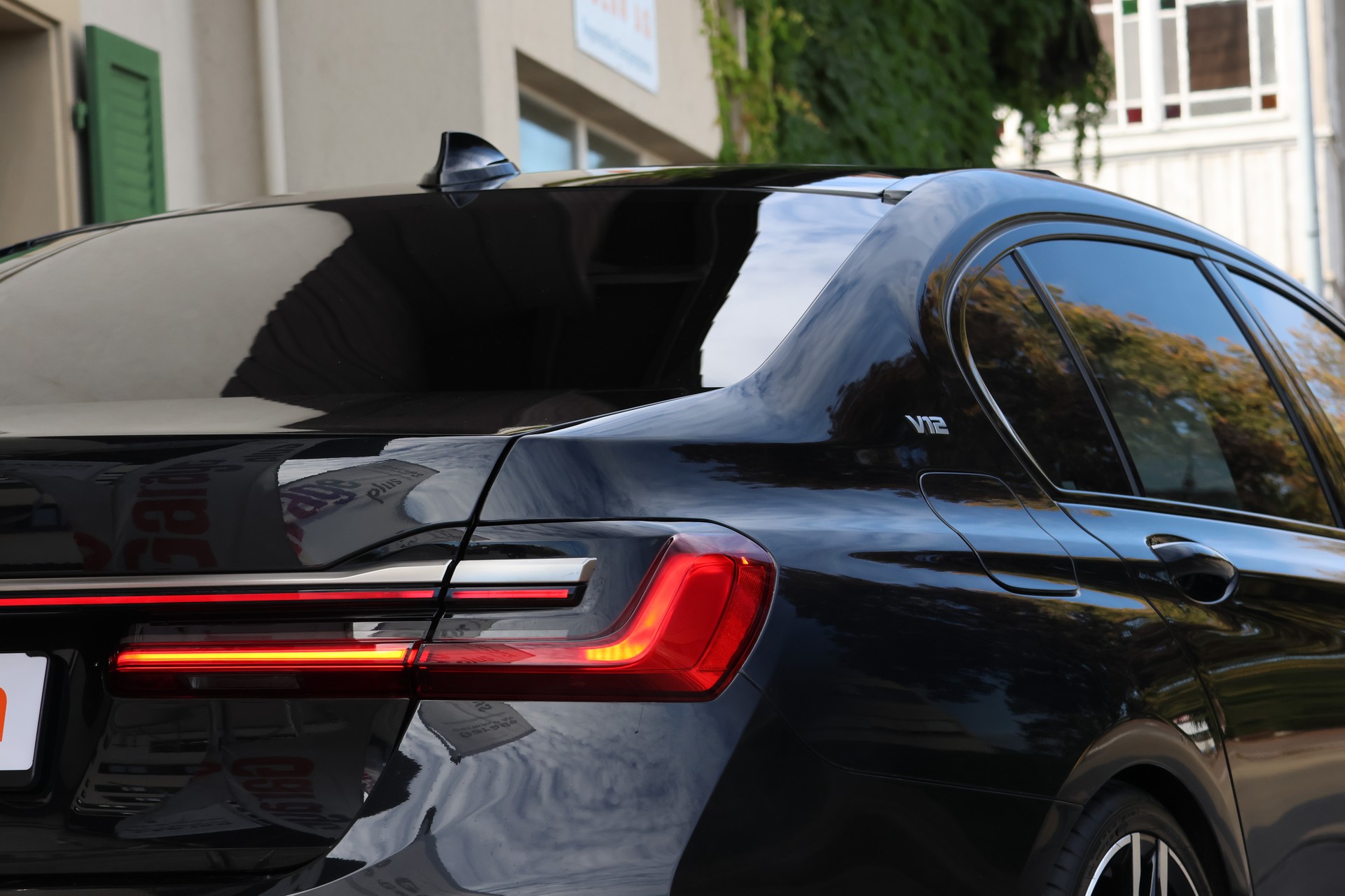 BMW M760Li xDrive Sport Getriebe BMW M760Li xDrive | Bowers & Wilkins | Sky Lounge | Massage-image-6
