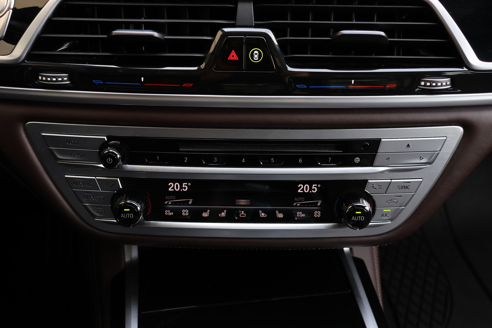 BMW M760Li xDrive Sport Getriebe BMW M760Li xDrive | Bowers & Wilkins | Sky Lounge | Massage-image-30