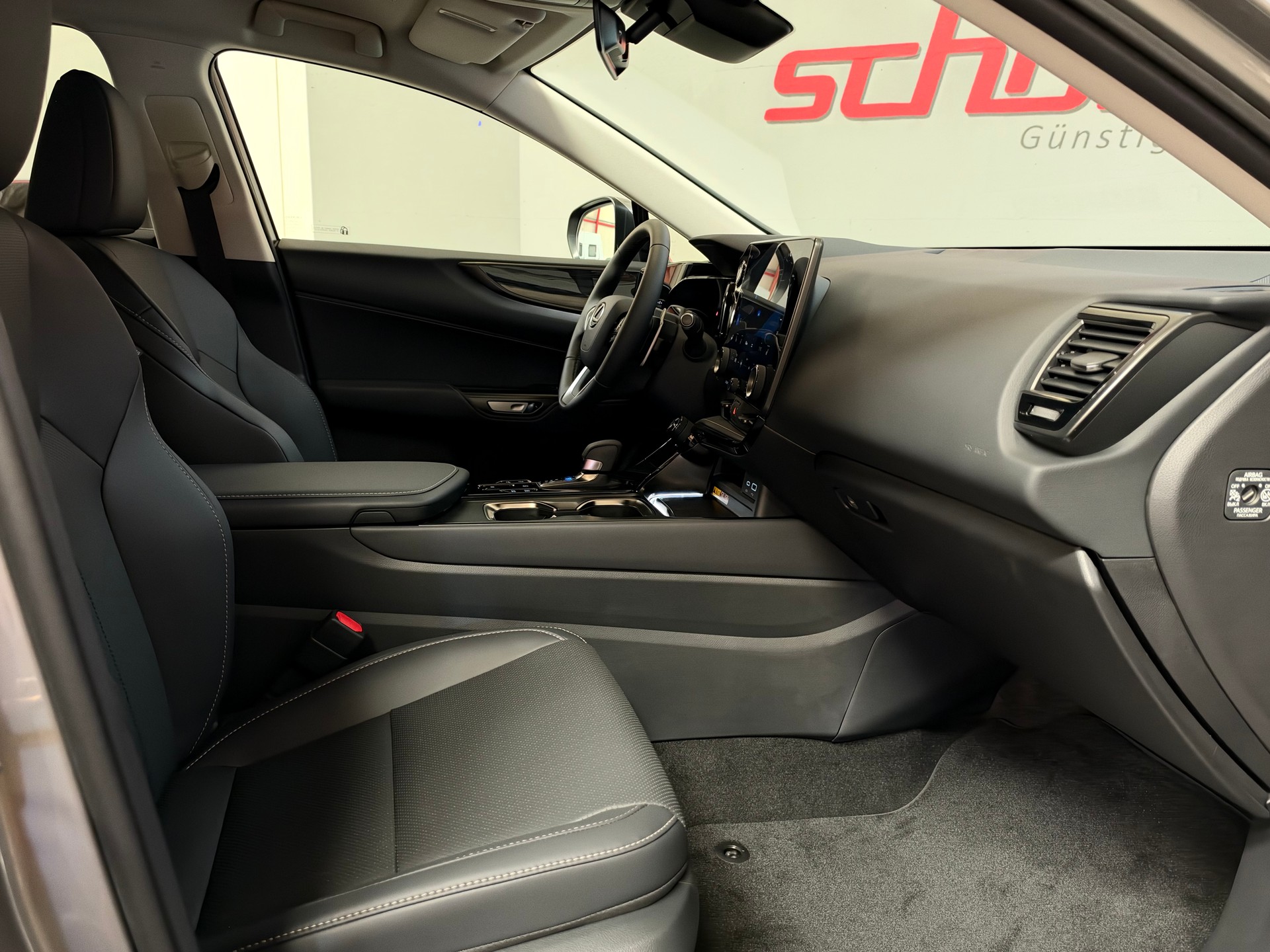 LEXUS NX 450h+ E-FOUR Comfort-image-17