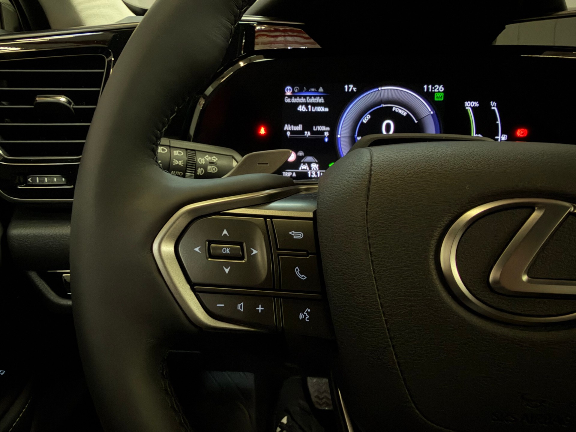 LEXUS NX 450h+ E-FOUR Comfort-image-24