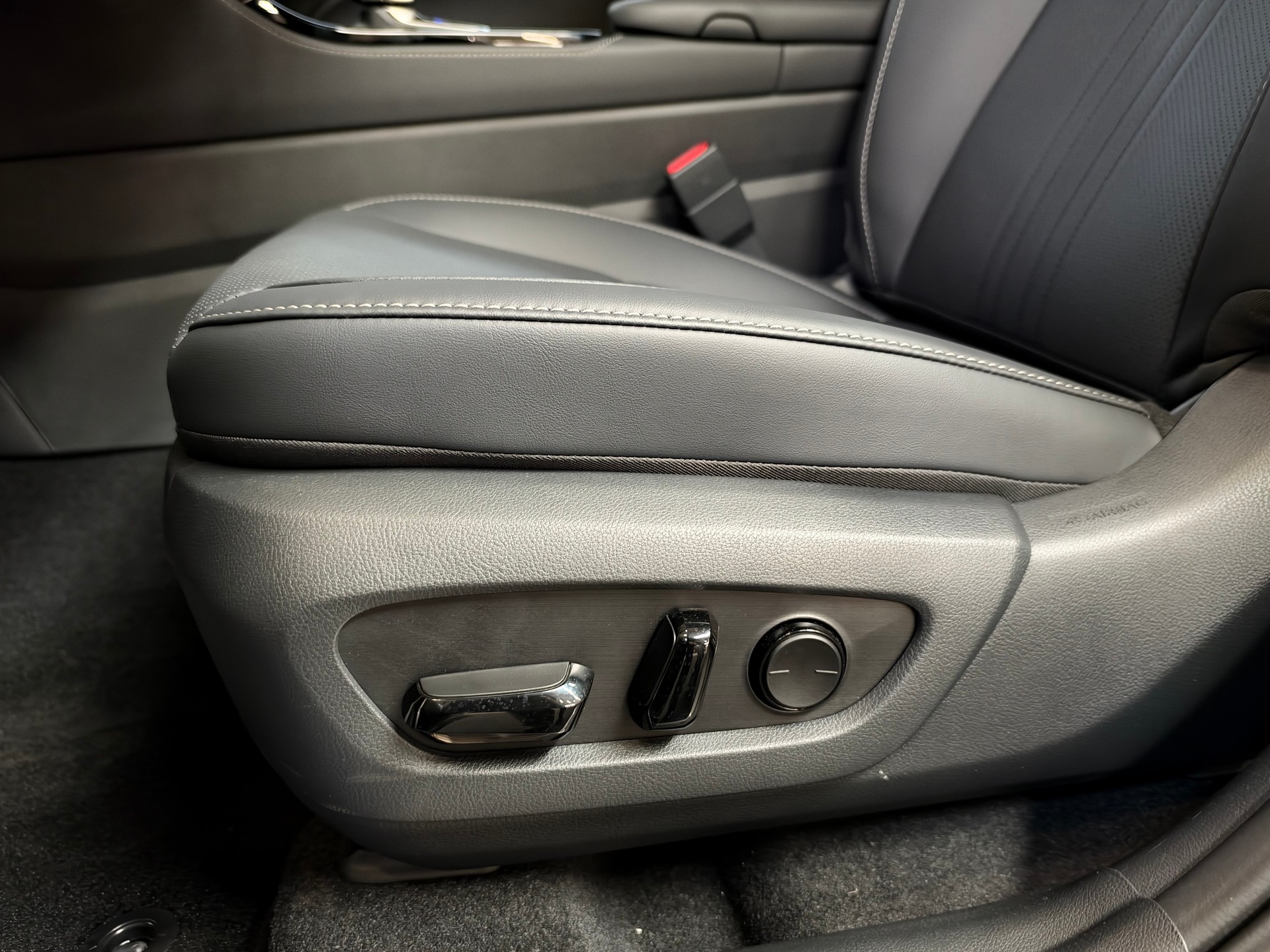 LEXUS NX 450h+ E-FOUR Comfort-image-15