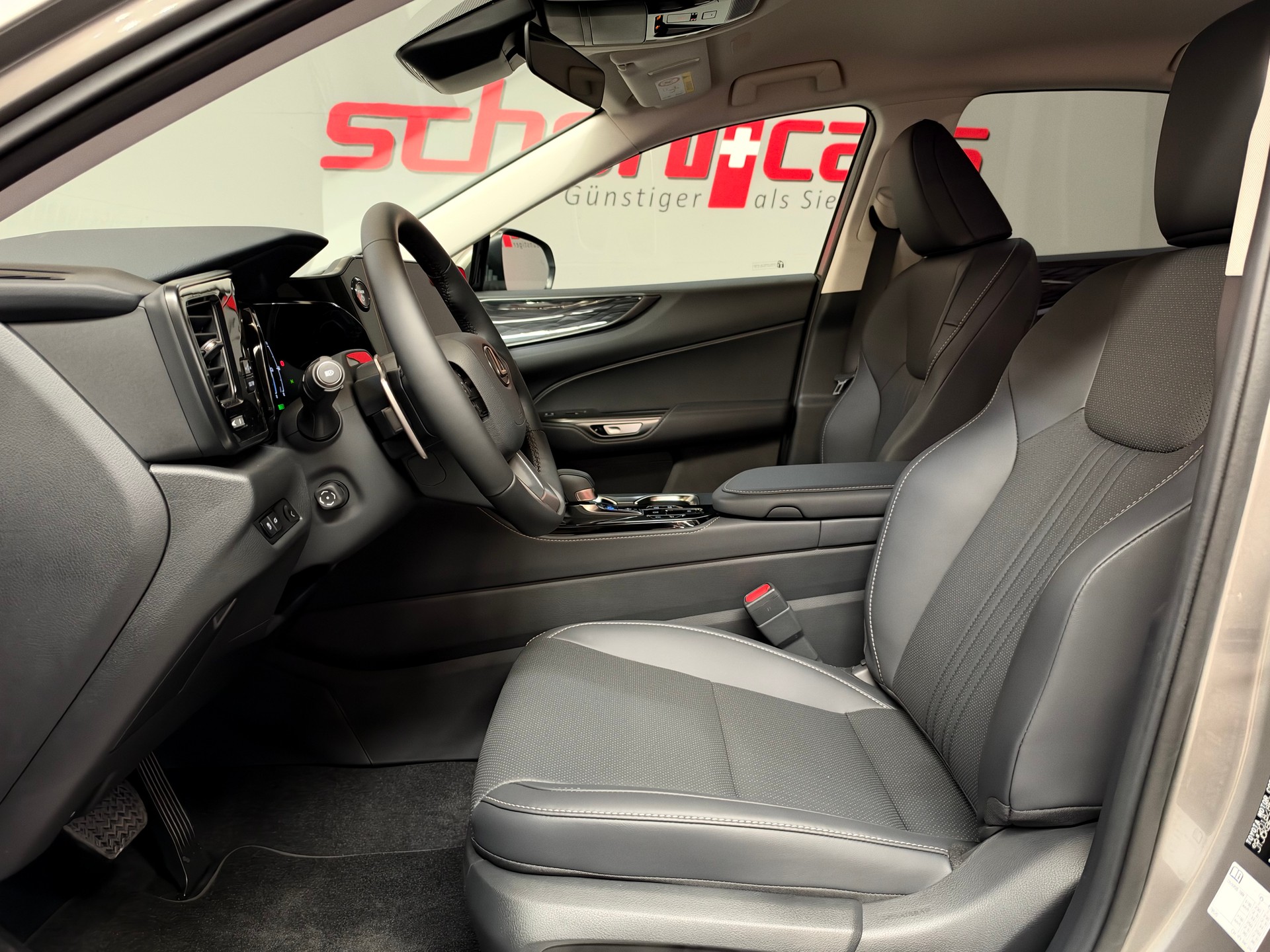 LEXUS NX 450h+ E-FOUR Comfort-image-12
