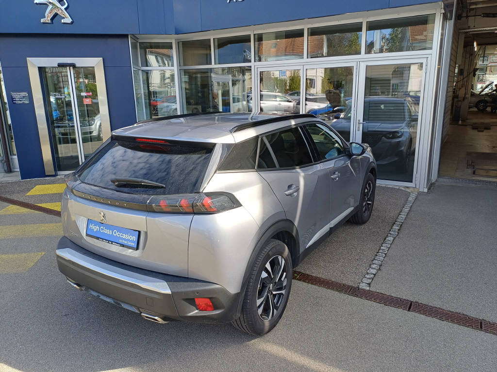 PEUGEOT 2008 1.2 PureTech 130 Allure-image-2