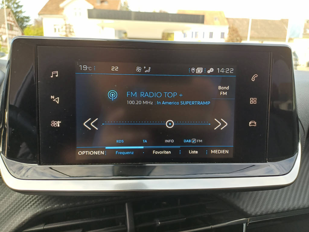 PEUGEOT 2008 1.2 PureTech 130 Allure-image-12