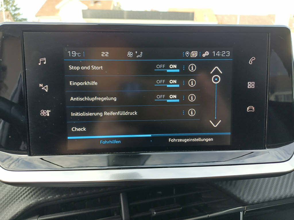 PEUGEOT 2008 1.2 PureTech 130 Allure-image-10